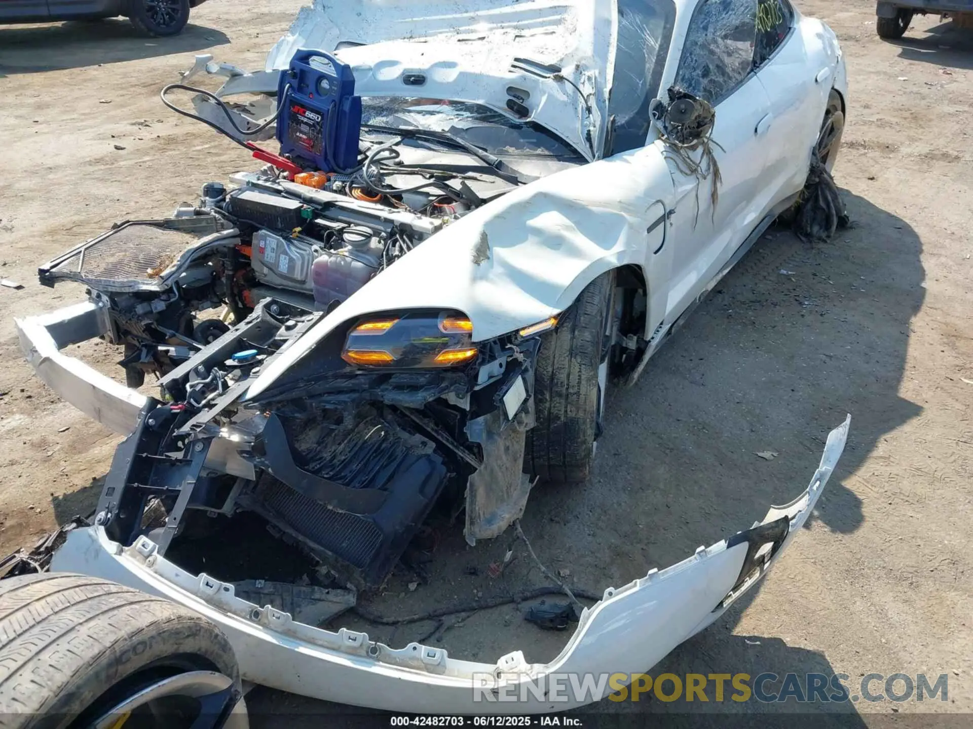 6 Photograph of a damaged car WP0AC2Y14LSA71864 PORSCHE TAYCAN 2020