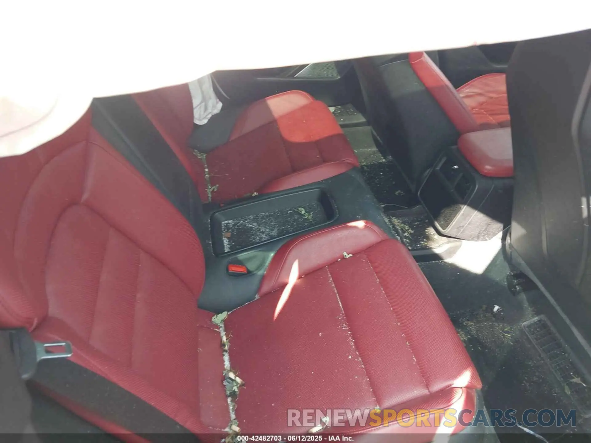 8 Photograph of a damaged car WP0AC2Y14LSA71864 PORSCHE TAYCAN 2020