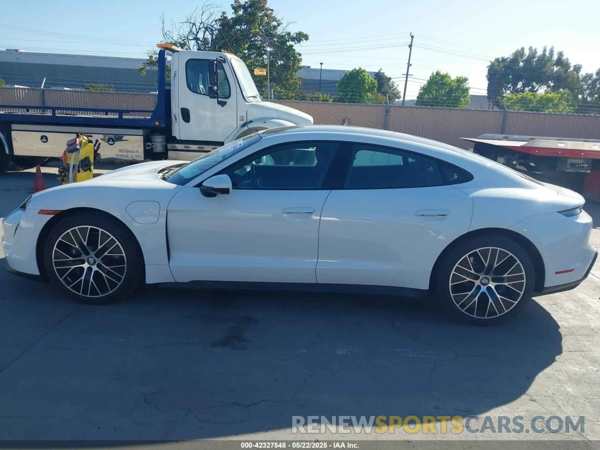 14 Photograph of a damaged car WP0AA2Y13MSA17964 PORSCHE TAYCAN 2021