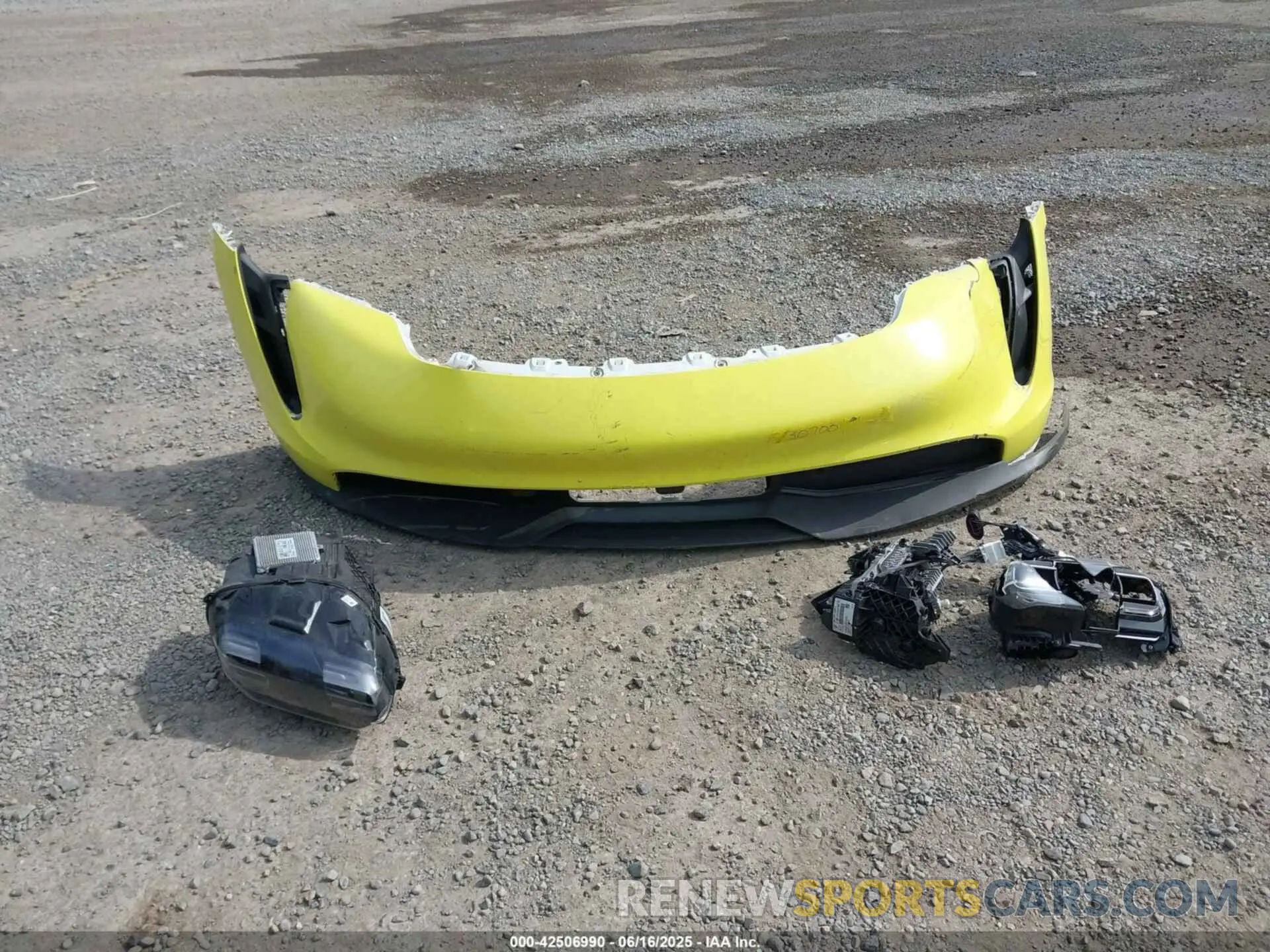 11 Photograph of a damaged car WP0AA2Y1XMSA18769 PORSCHE TAYCAN 2021