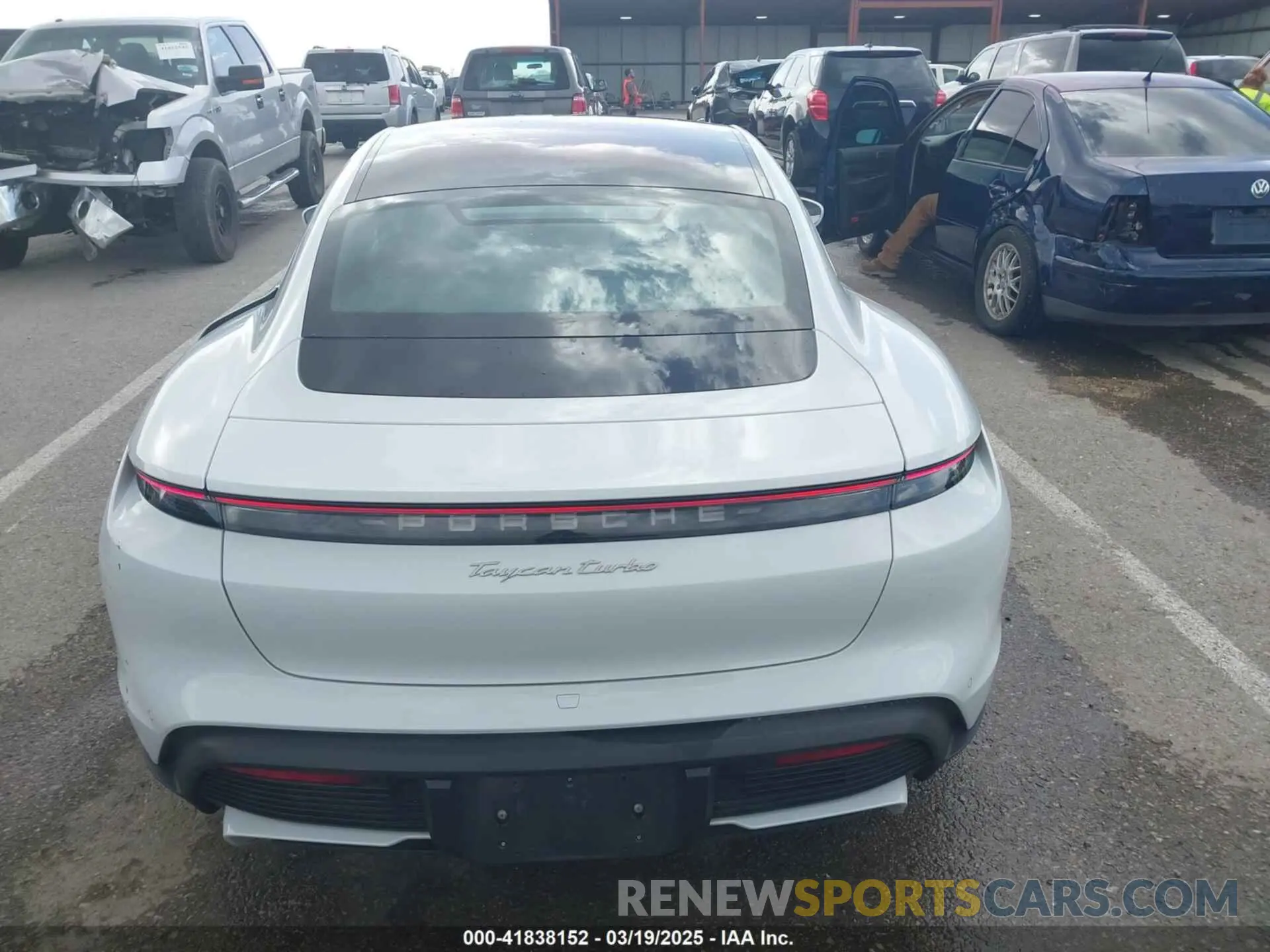 16 Photograph of a damaged car WP0AC2Y16MSA63752 PORSCHE TAYCAN 2021