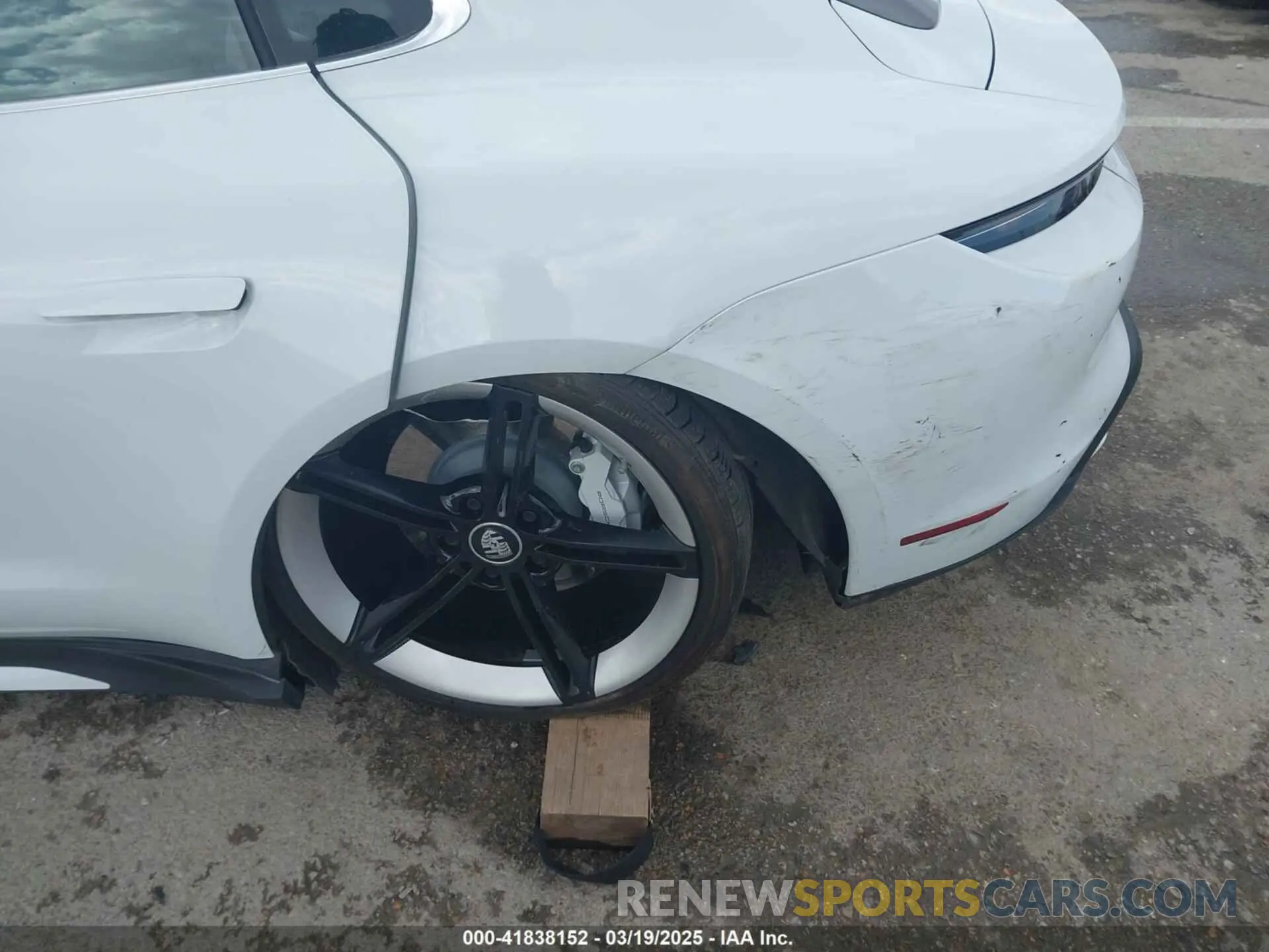6 Photograph of a damaged car WP0AC2Y16MSA63752 PORSCHE TAYCAN 2021