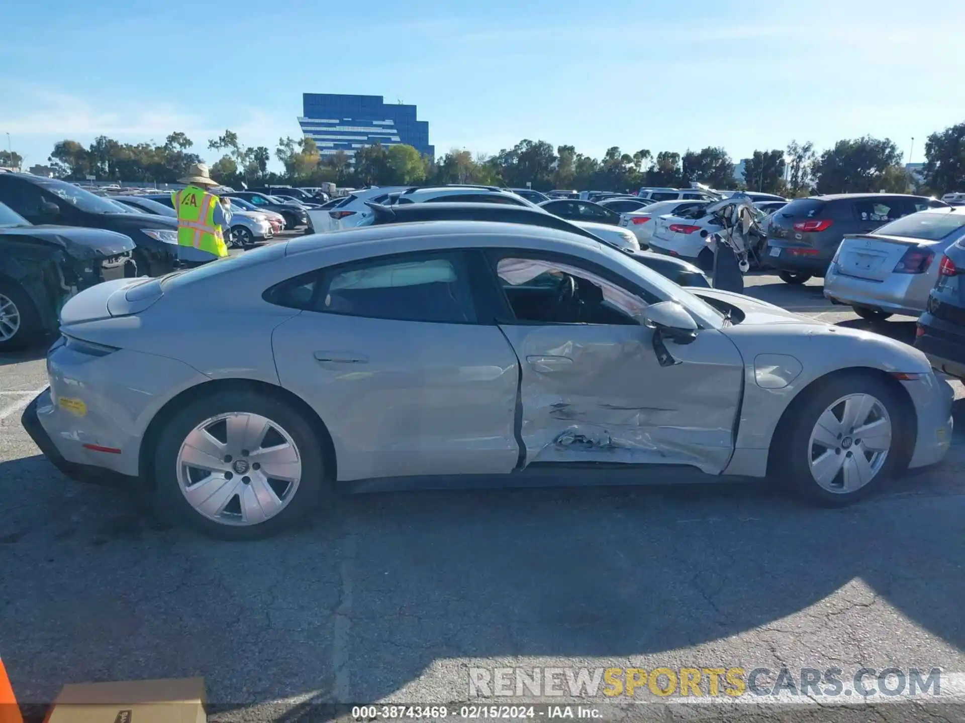 13 Photograph of a damaged car WP0AA2Y11NSA15907 PORSCHE TAYCAN 2022