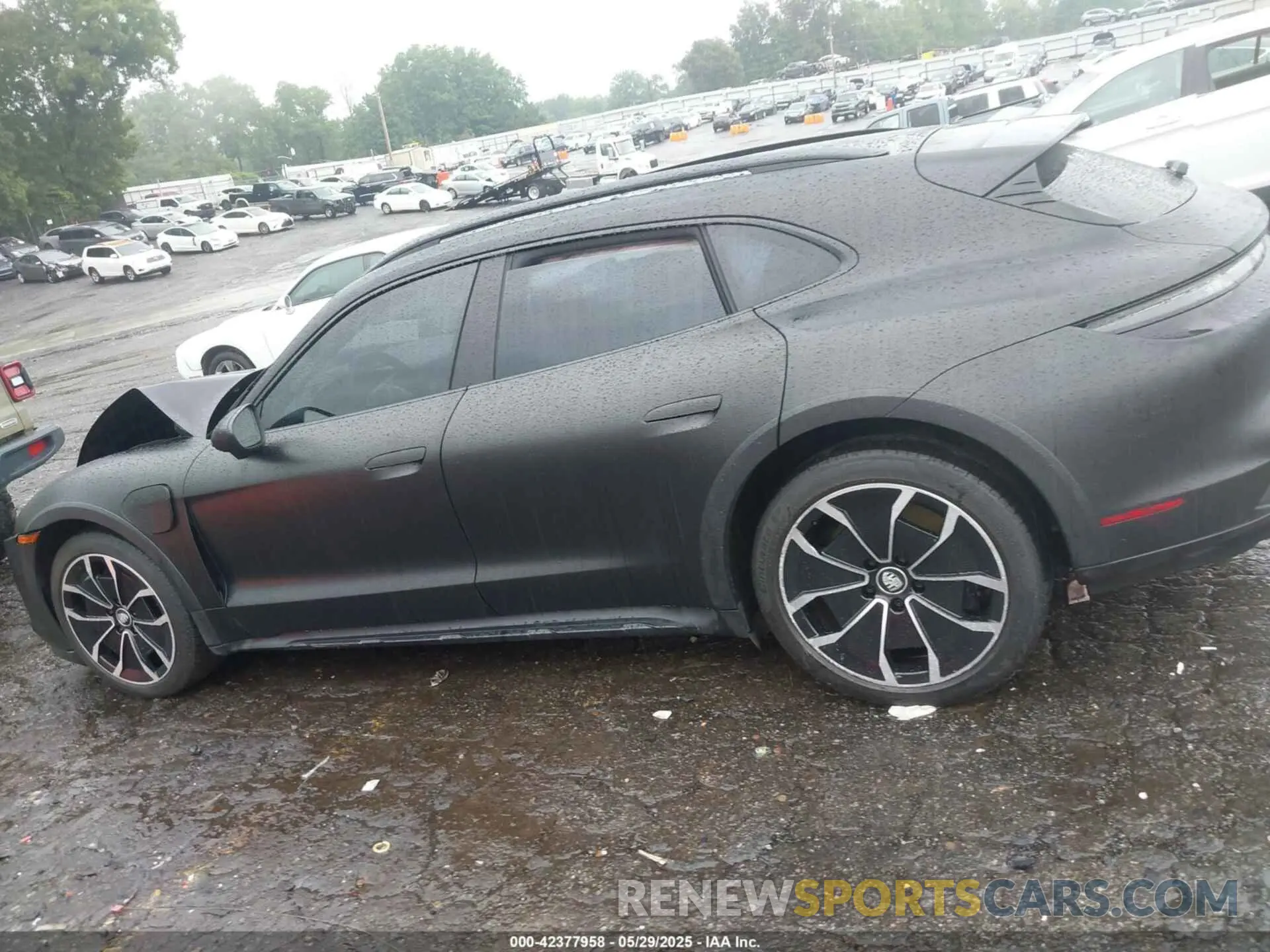 14 Photograph of a damaged car WP0BA2Y13NSA67396 PORSCHE TAYCAN CROSS TURISMO 2022
