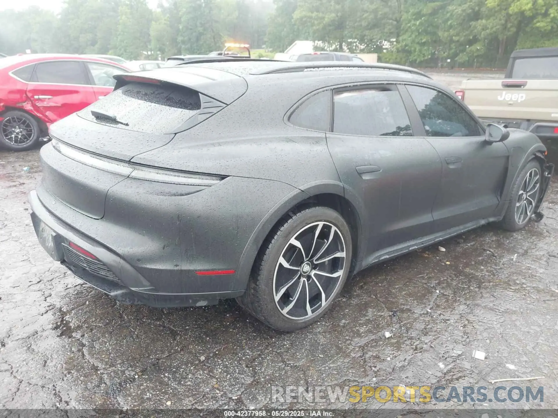 4 Photograph of a damaged car WP0BA2Y13NSA67396 PORSCHE TAYCAN CROSS TURISMO 2022
