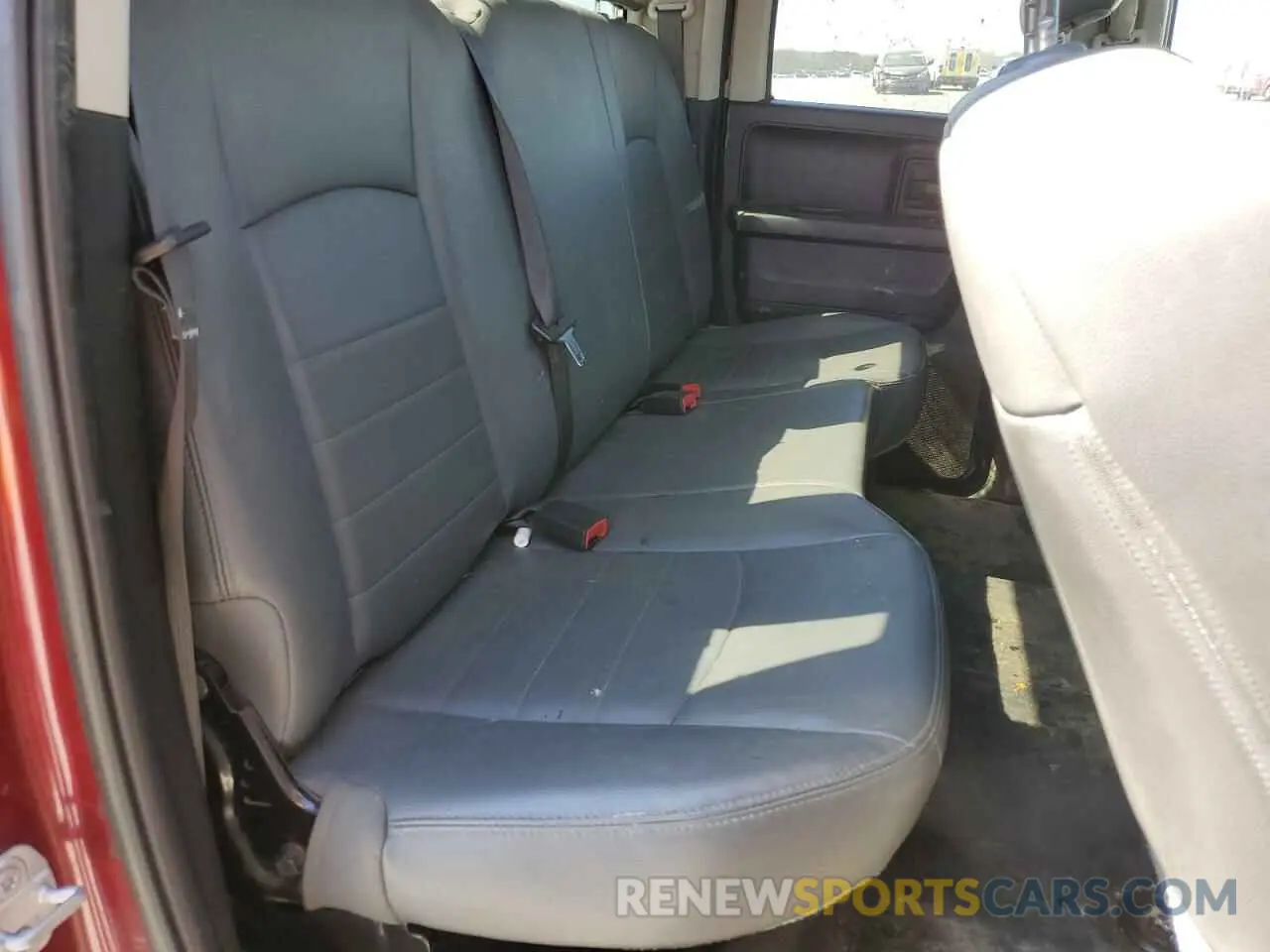 10 Photograph of a damaged car 1C6RR6FG1KS555428 RAM 1500 2019