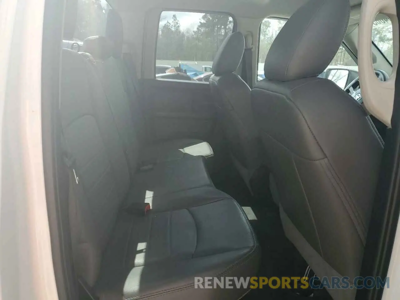 10 Photograph of a damaged car 1C6RR6FG2KS516069 RAM 1500 2019
