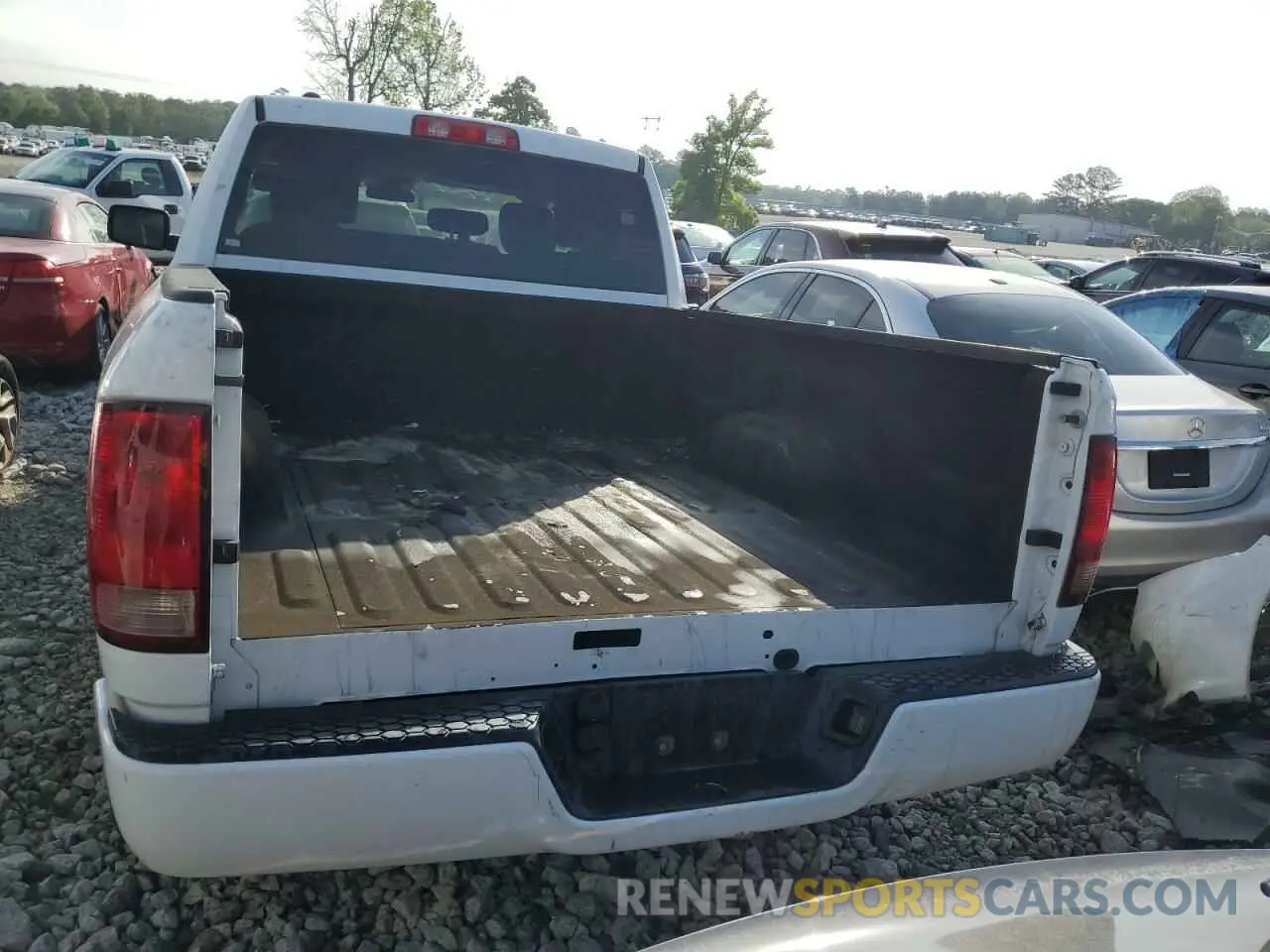 6 Photograph of a damaged car 1C6RR6FG9KS589147 RAM 1500 2019