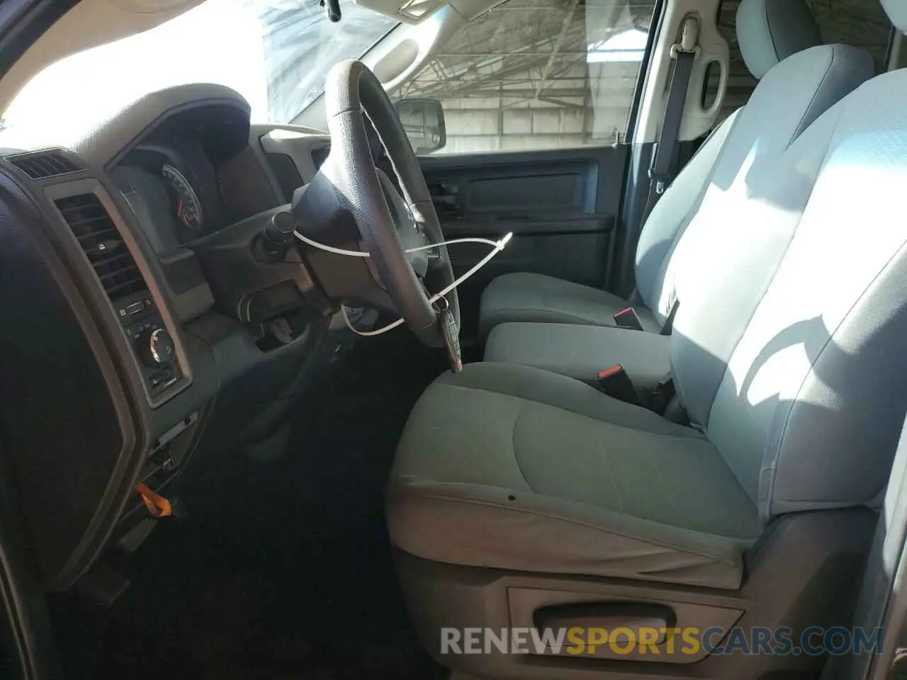 7 Photograph of a damaged car 1C6RR6FGXKS500590 RAM 1500 2019