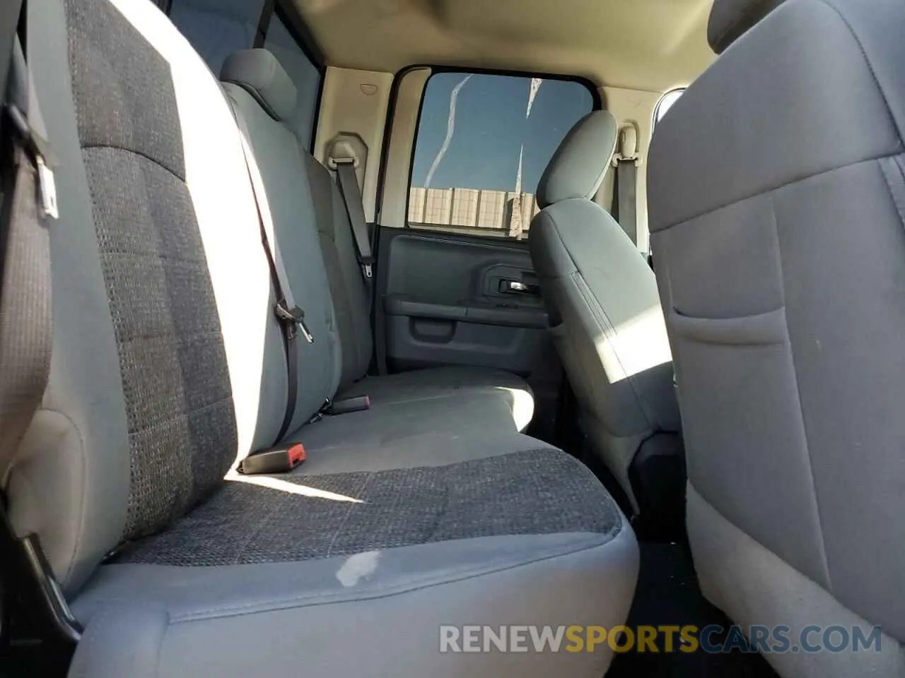 10 Photograph of a damaged car 1C6RR6GG7KS694638 RAM 1500 2019