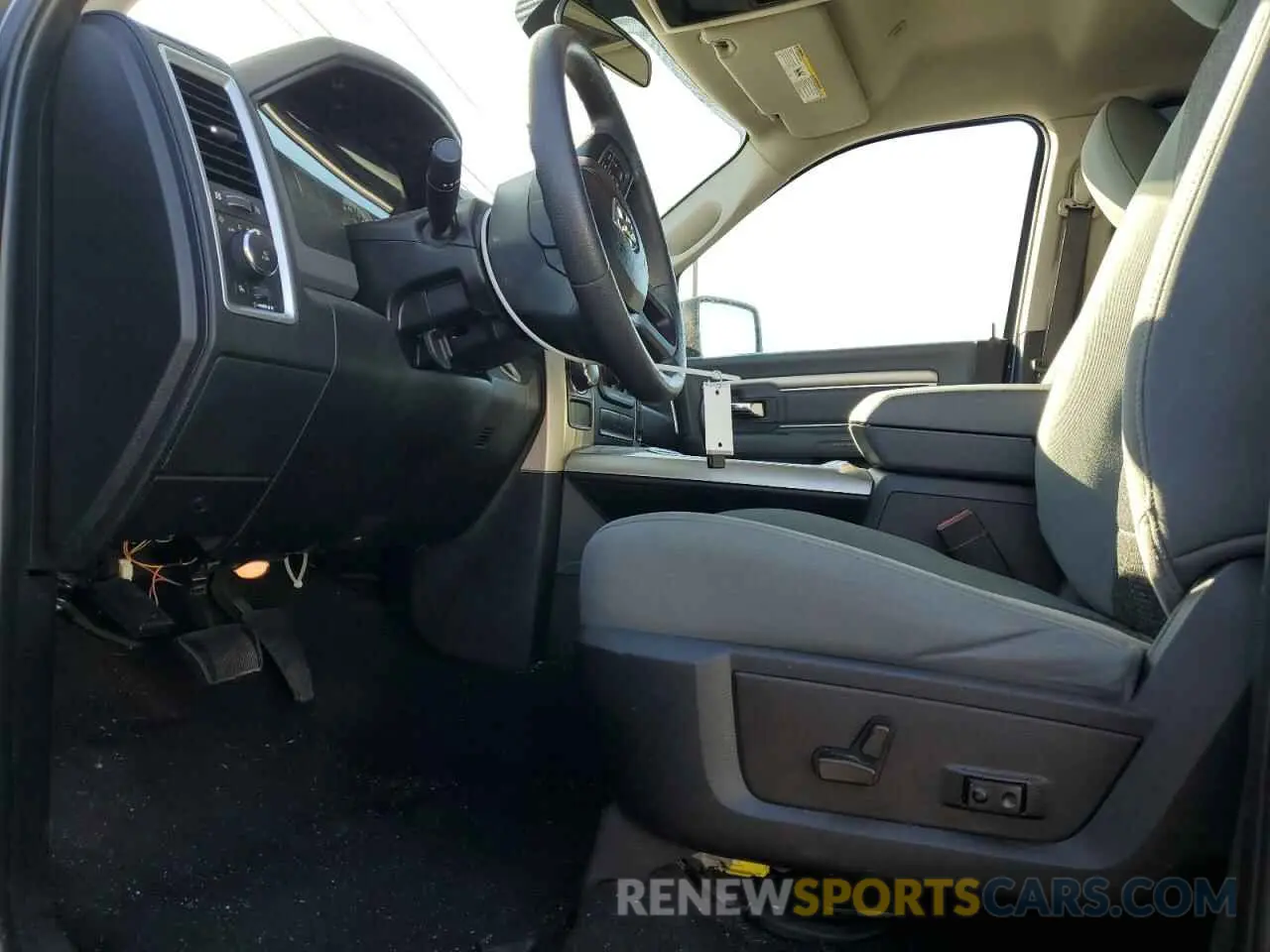 7 Photograph of a damaged car 1C6RR6GG7KS694638 RAM 1500 2019