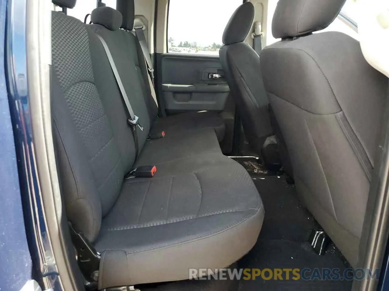 10 Photograph of a damaged car 1C6RR6GT1KS697614 RAM 1500 2019