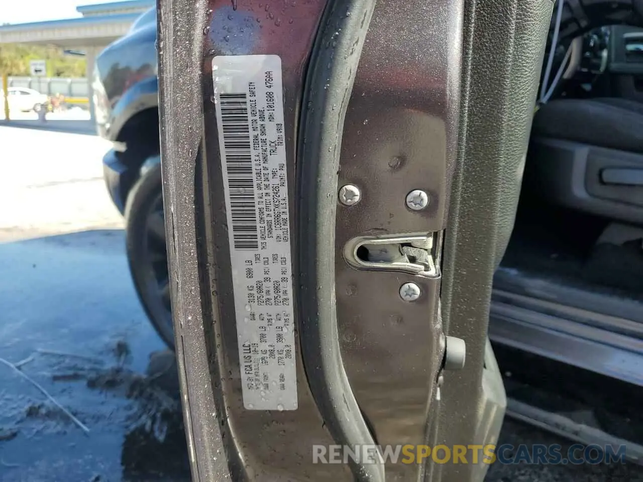 13 Photograph of a damaged car 1C6RR6GTXKS724261 RAM 1500 2019