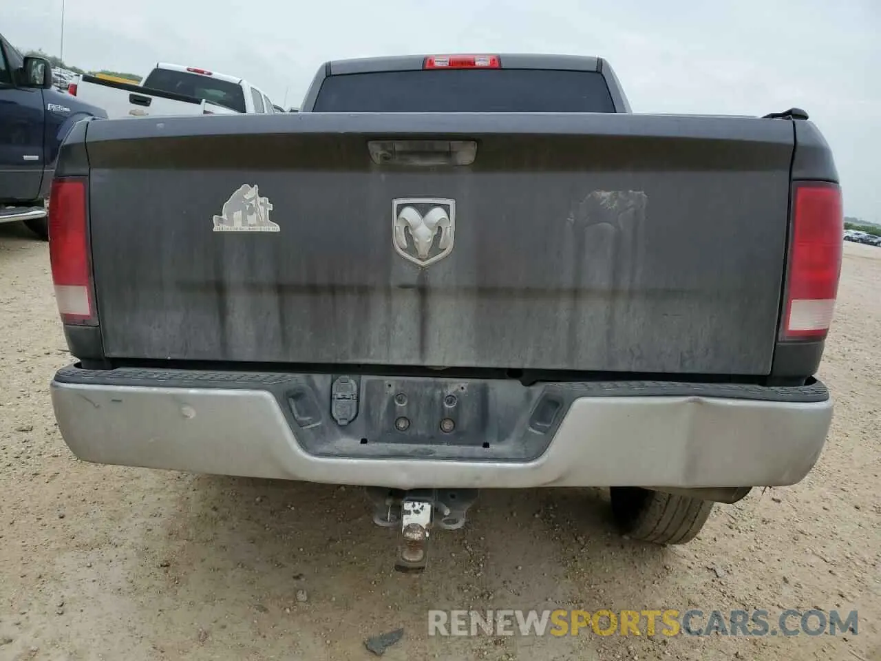 6 Photograph of a damaged car 1C6RR6KG1KS620140 RAM 1500 2019