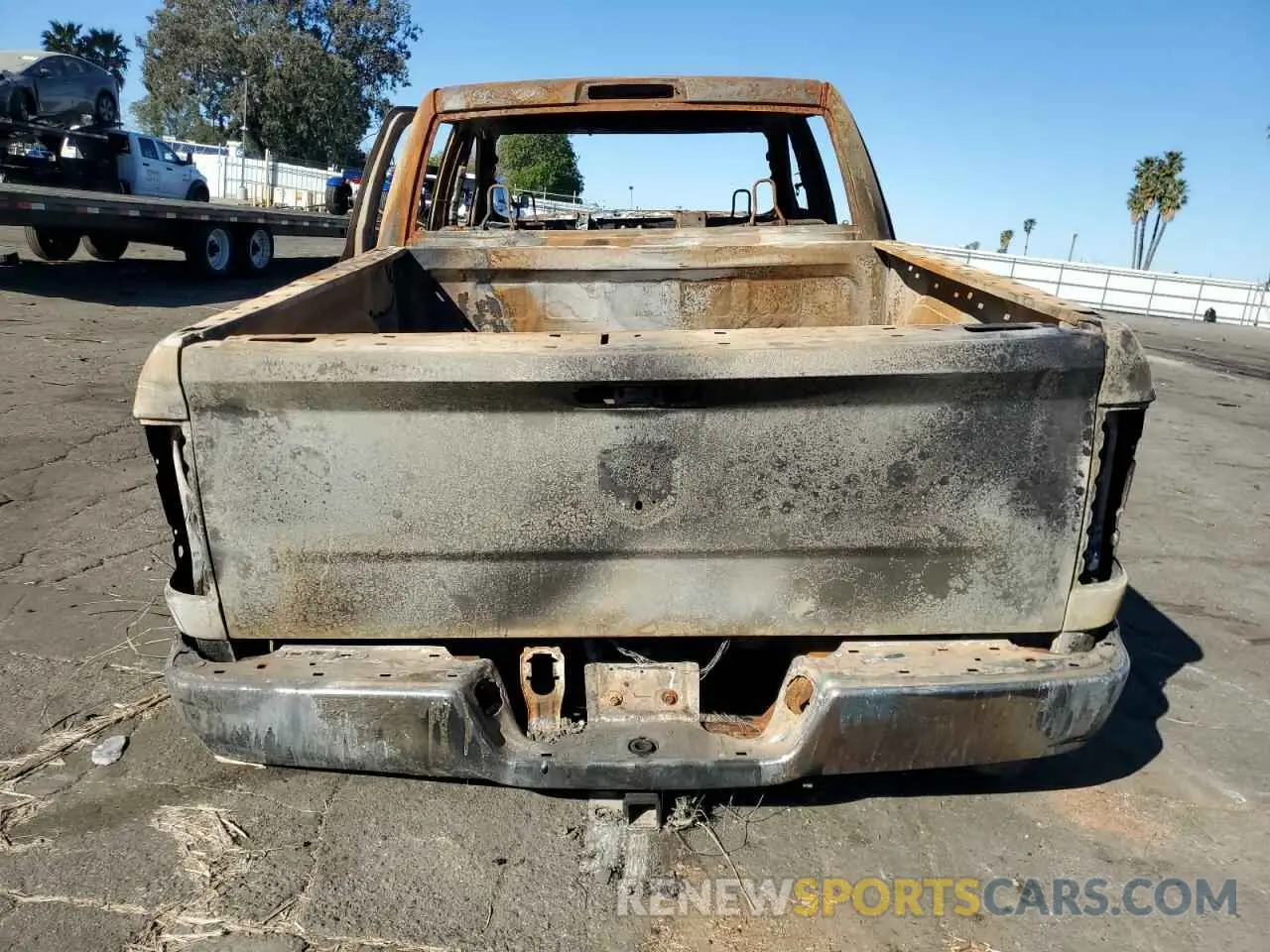 6 Photograph of a damaged car 1C6RR6KMXKS750617 RAM 1500 2019