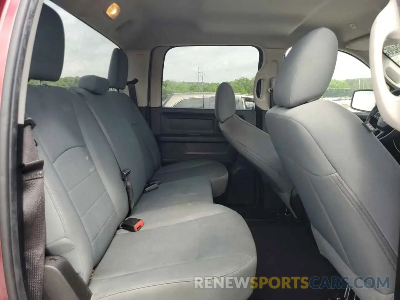 10 Photograph of a damaged car 1C6RR6KT8KS750560 RAM 1500 2019