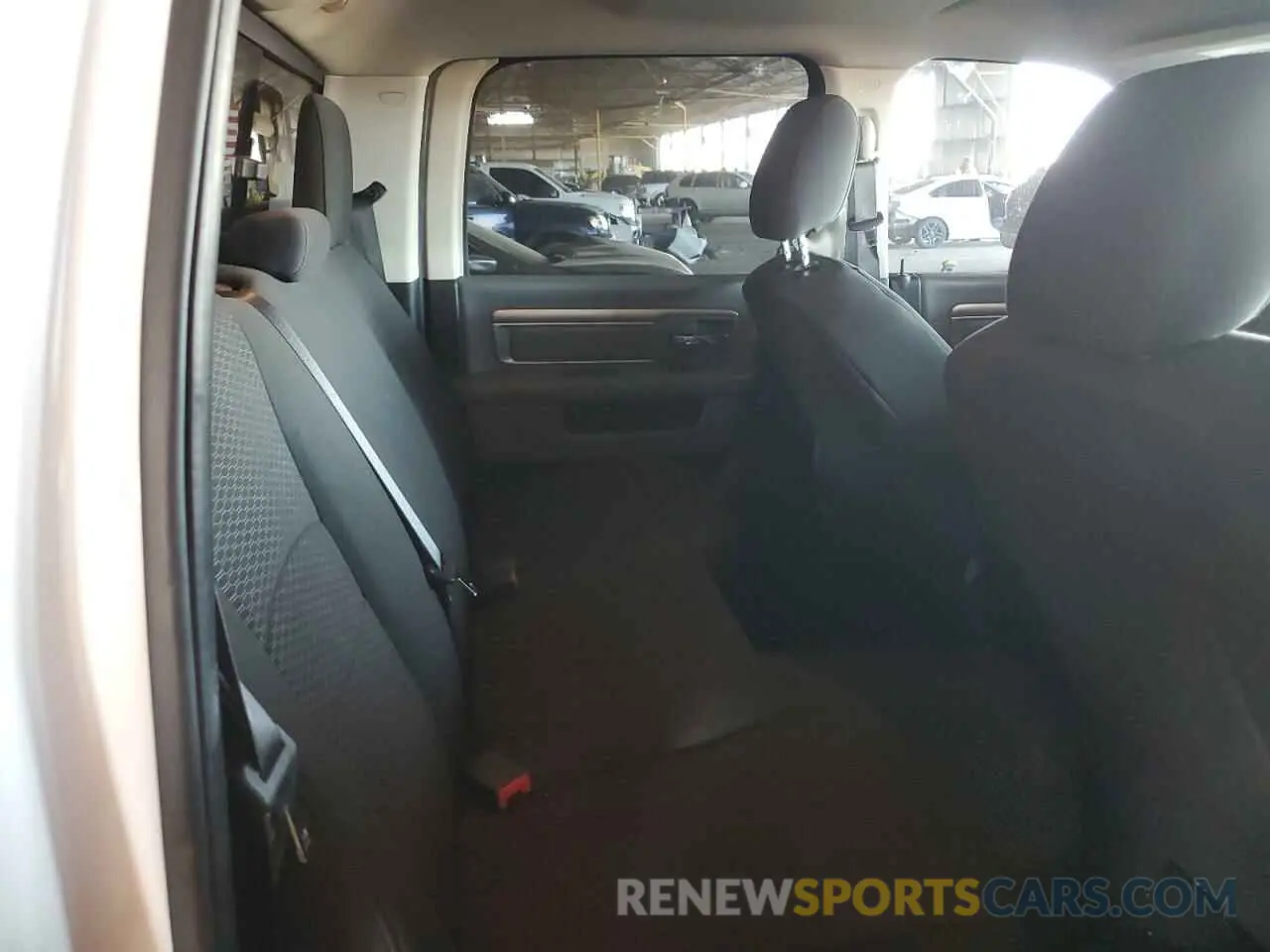 10 Photograph of a damaged car 1C6RR6LG5KS633424 RAM 1500 2019