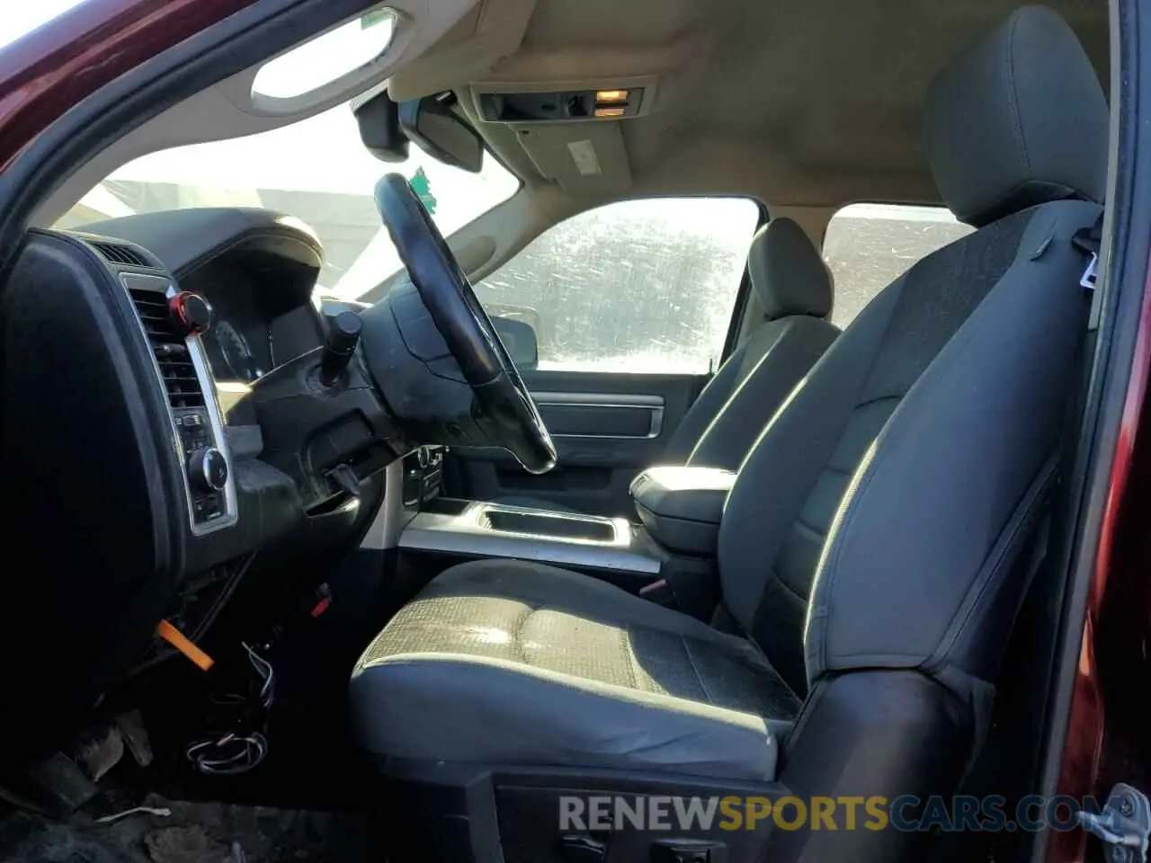 7 Photograph of a damaged car 1C6RR6LT7KS539462 RAM 1500 2019
