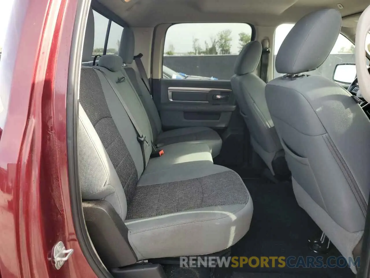 10 Photograph of a damaged car 1C6RR6TT4KS683549 RAM 1500 2019