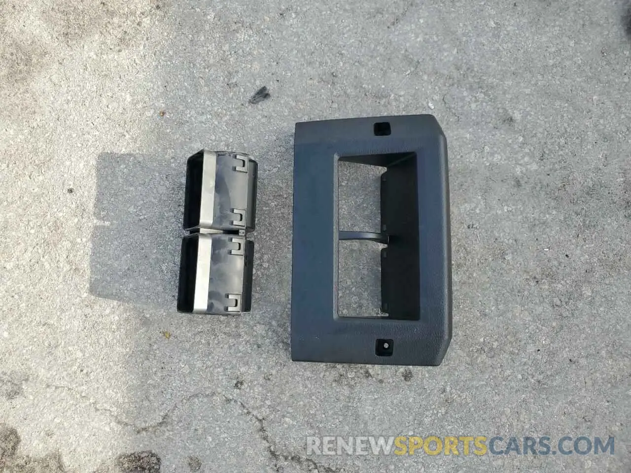 12 Photograph of a damaged car 1C6RR6TT4KS683549 RAM 1500 2019