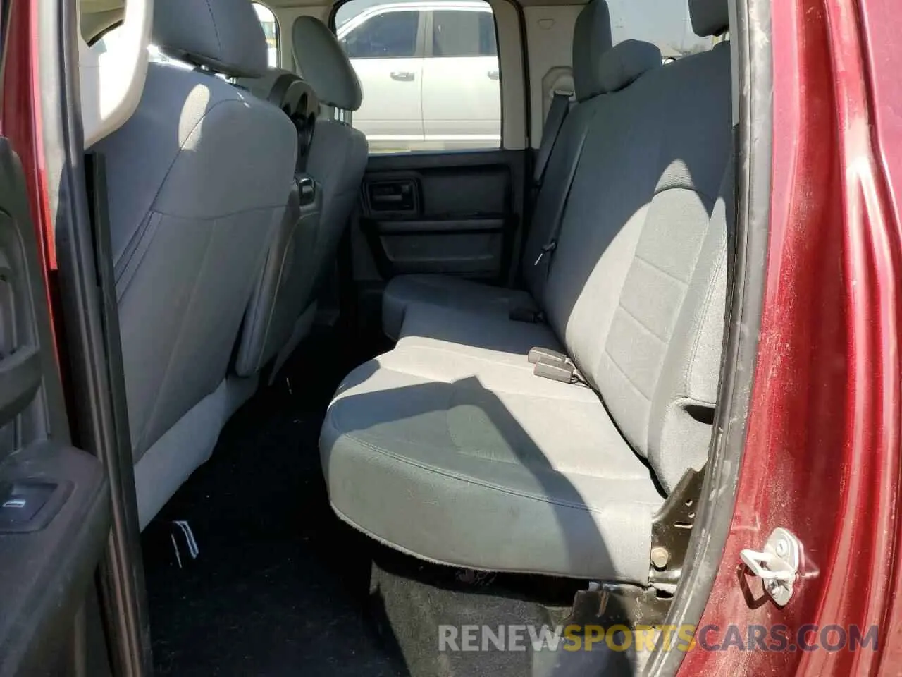 10 Photograph of a damaged car 1C6RR7FG2KS568503 RAM 1500 2019