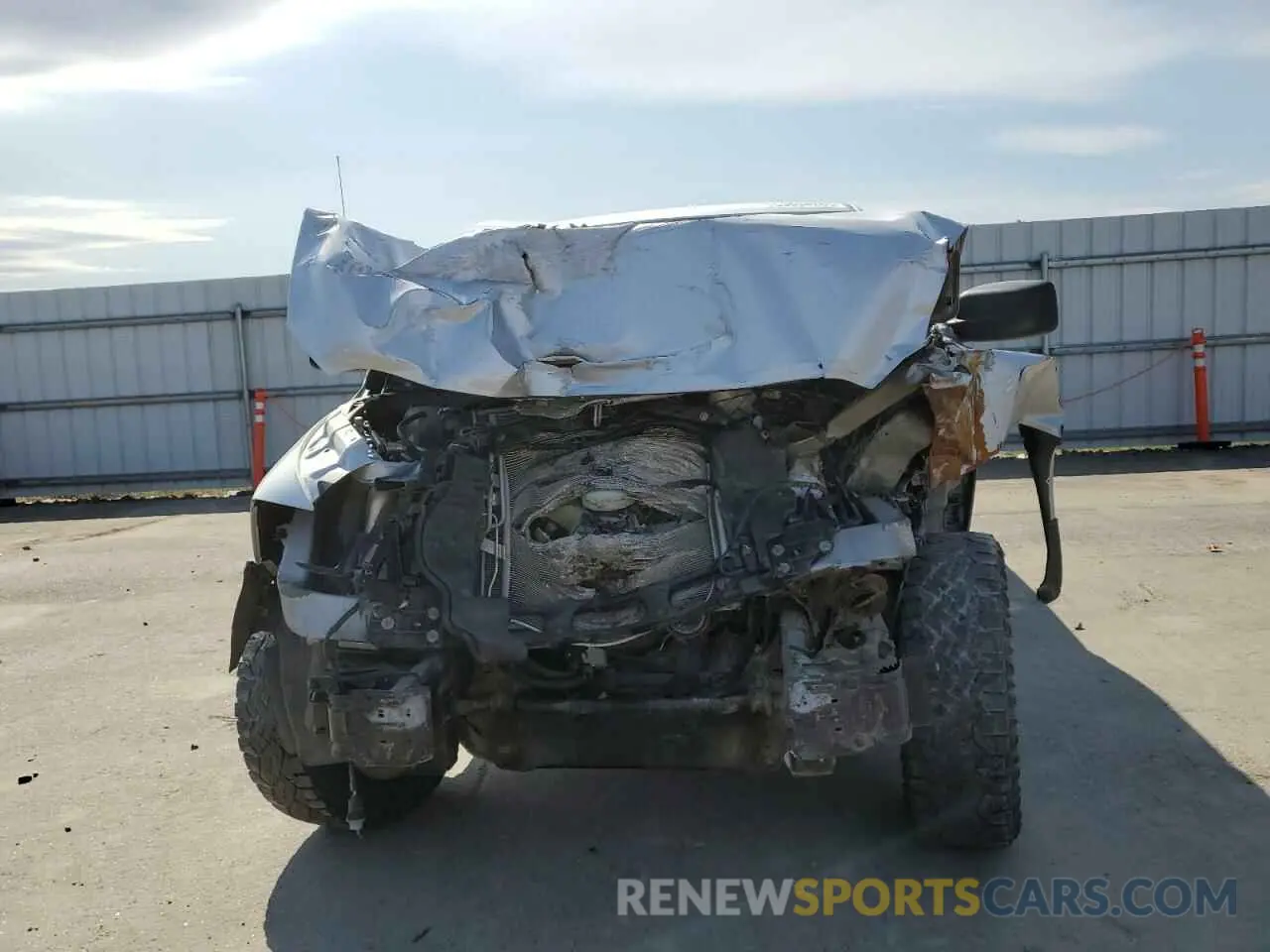5 Photograph of a damaged car 1C6RR7FT1KS517572 RAM 1500 2019