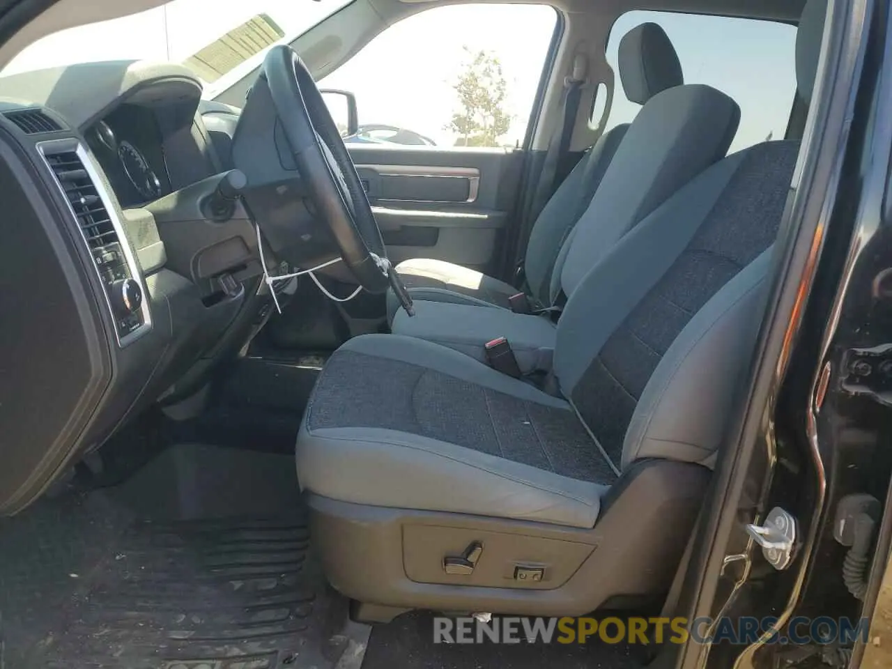 7 Photograph of a damaged car 1C6RR7LT2KS568891 RAM 1500 2019