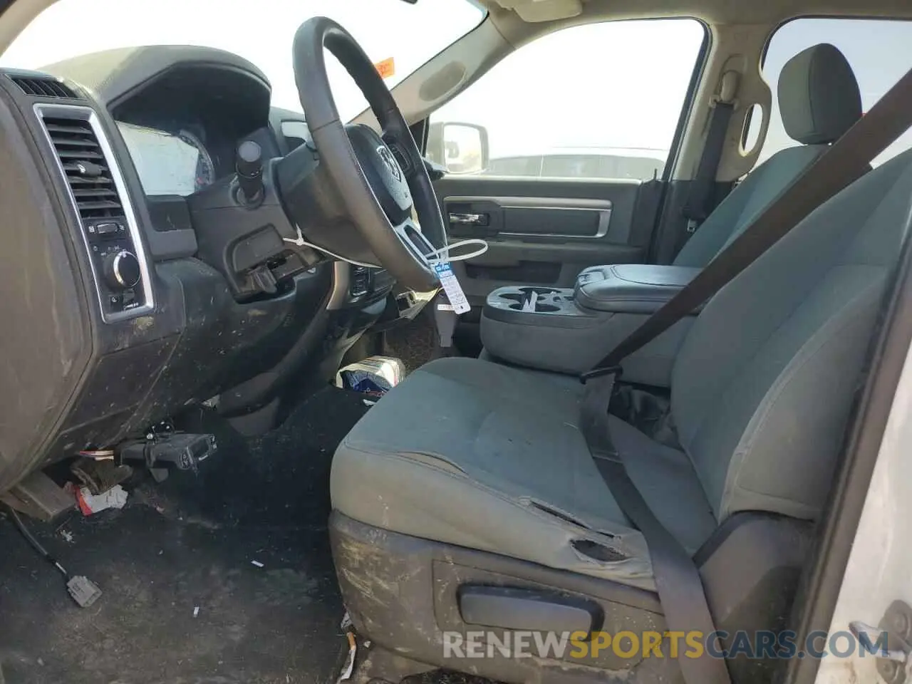 7 Photograph of a damaged car 1C6RR7TT7KS634609 RAM 1500 2019