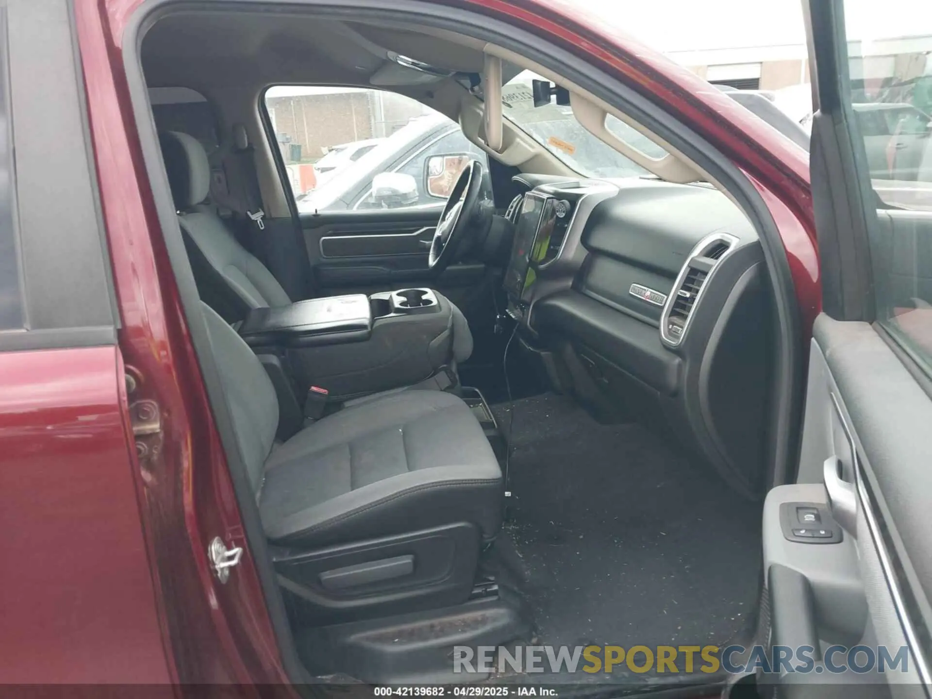 5 Photograph of a damaged car 1C6RREBT3KN884384 RAM 1500 2019