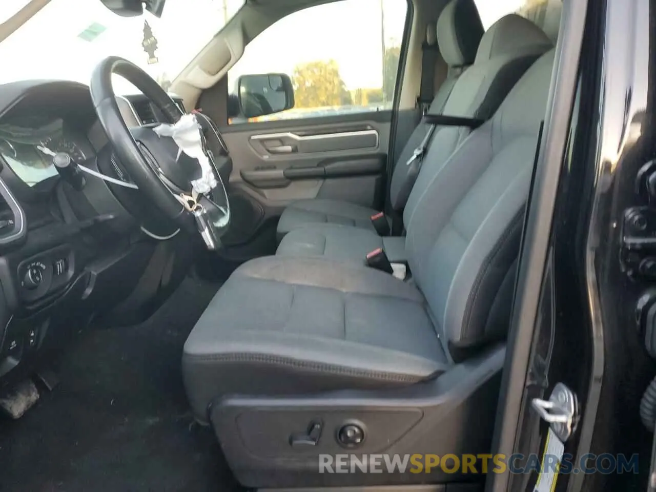 7 Photograph of a damaged car 1C6RREBT9KN827722 RAM 1500 2019