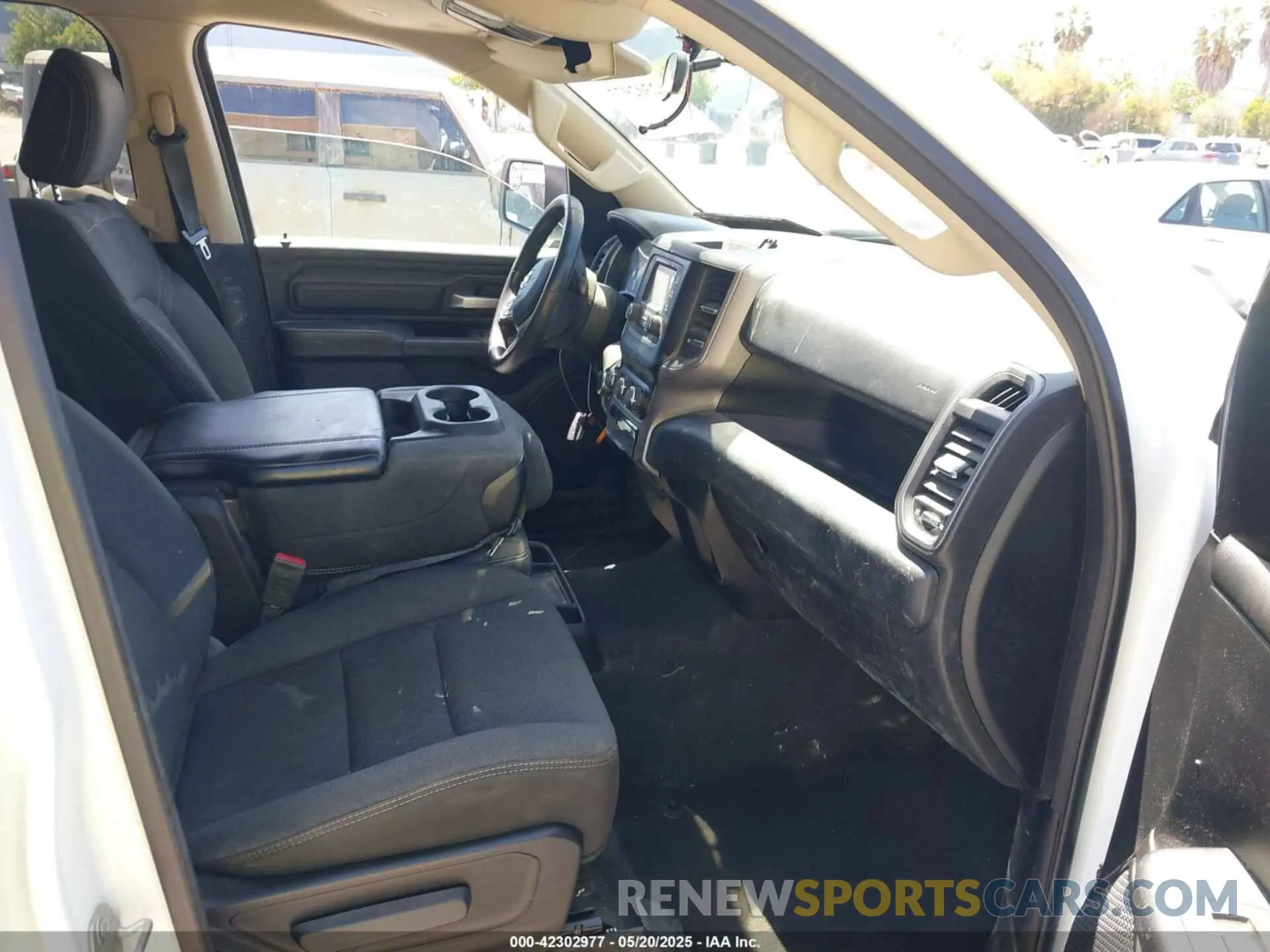 5 Photograph of a damaged car 1C6RRECT6KN884457 RAM 1500 2019