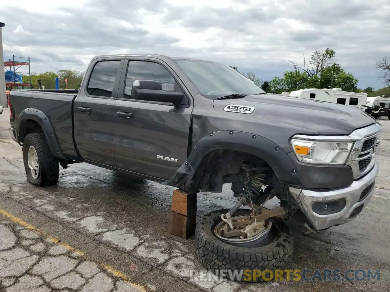 4 Photograph of a damaged car 1C6RRECTXKN667039 RAM 1500 2019