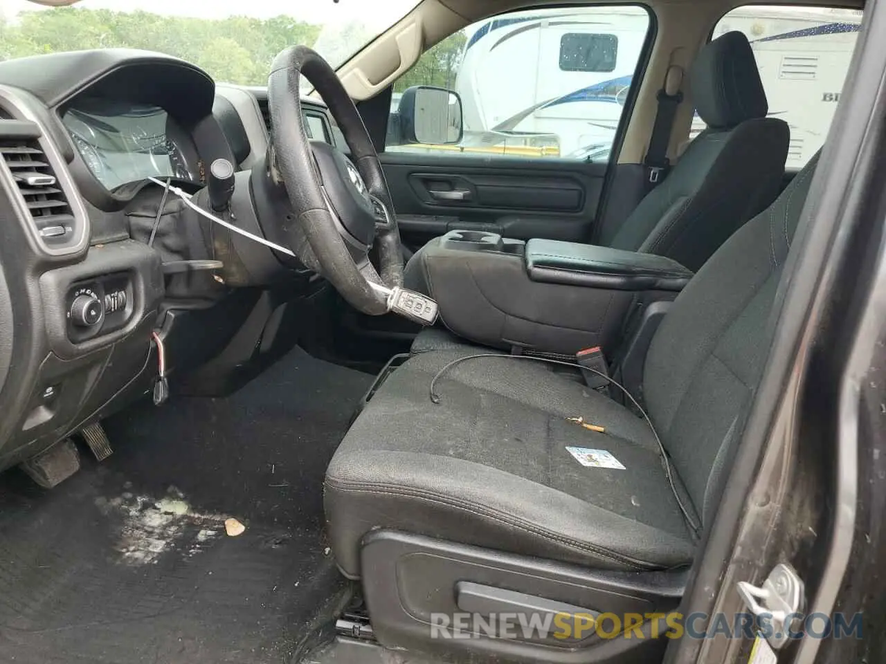 7 Photograph of a damaged car 1C6RRECTXKN667039 RAM 1500 2019