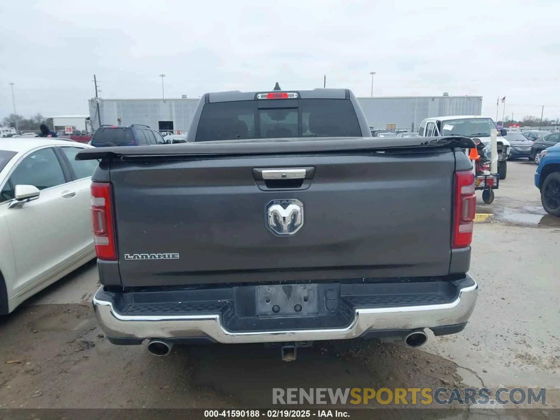16 Photograph of a damaged car 1C6RREDT4KN522707 RAM 1500 2019