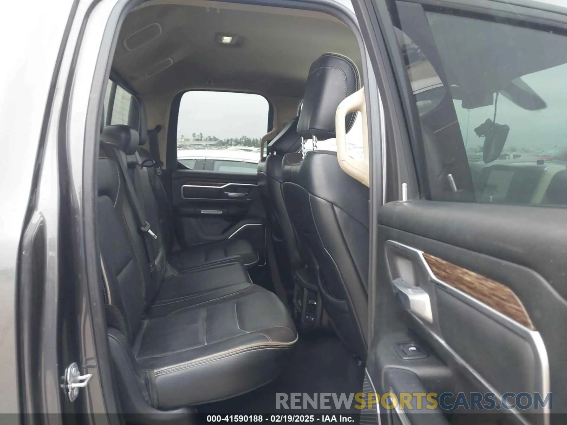 8 Photograph of a damaged car 1C6RREDT4KN522707 RAM 1500 2019