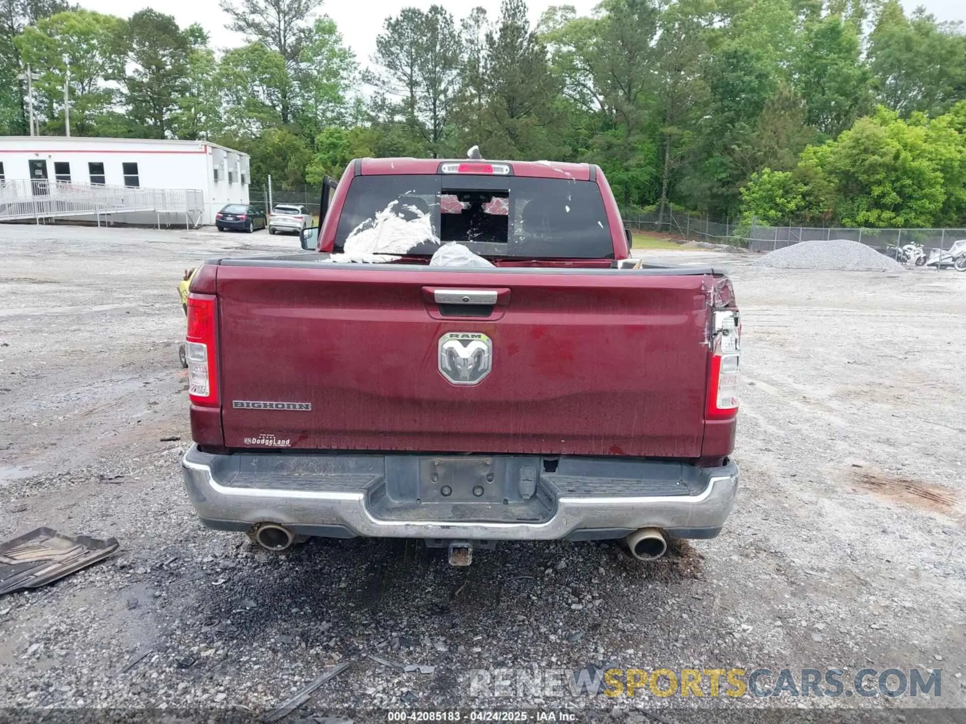 16 Photograph of a damaged car 1C6RREFT1KN769597 RAM 1500 2019