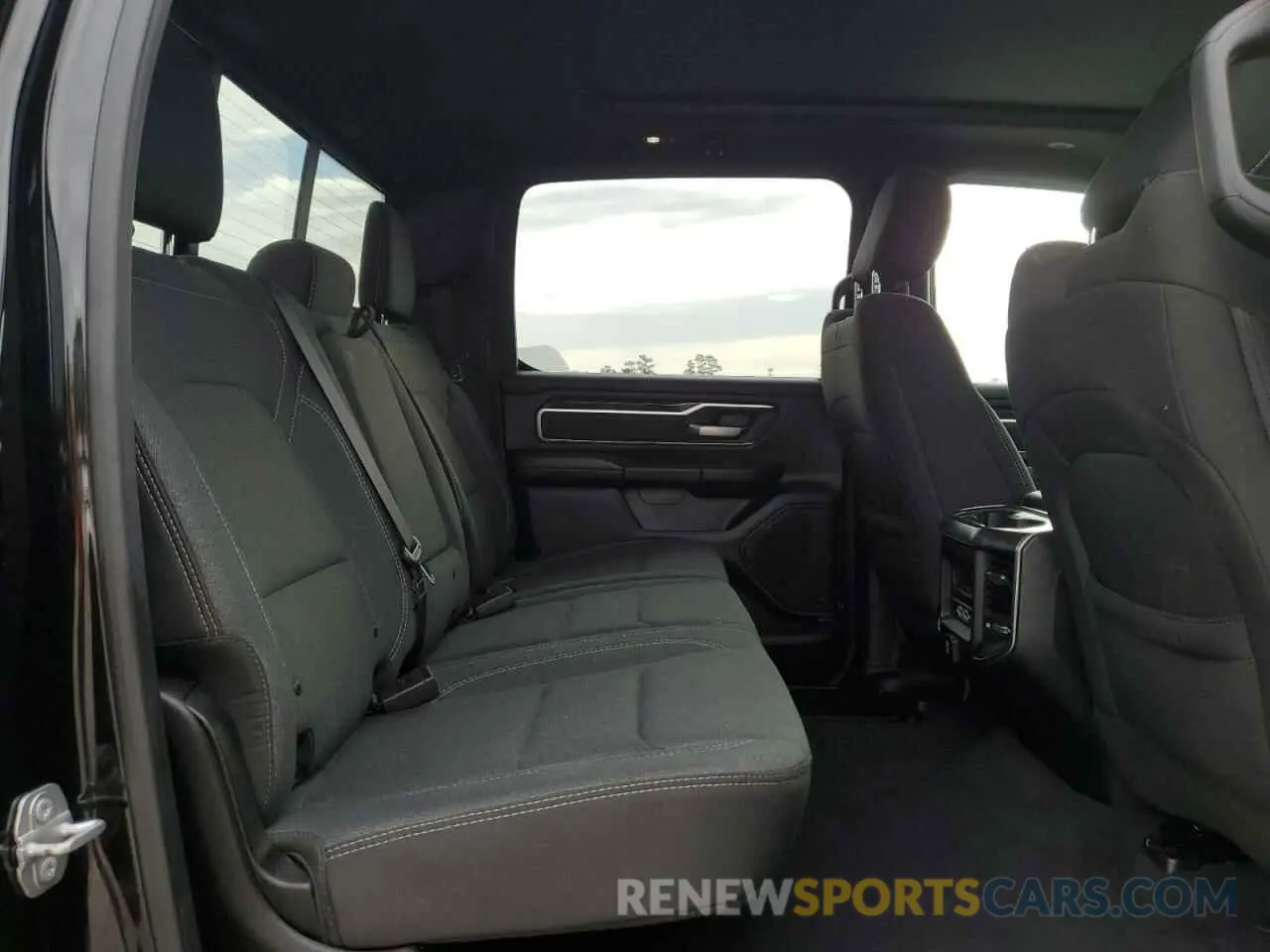 10 Photograph of a damaged car 1C6RREFT1KN769941 RAM 1500 2019