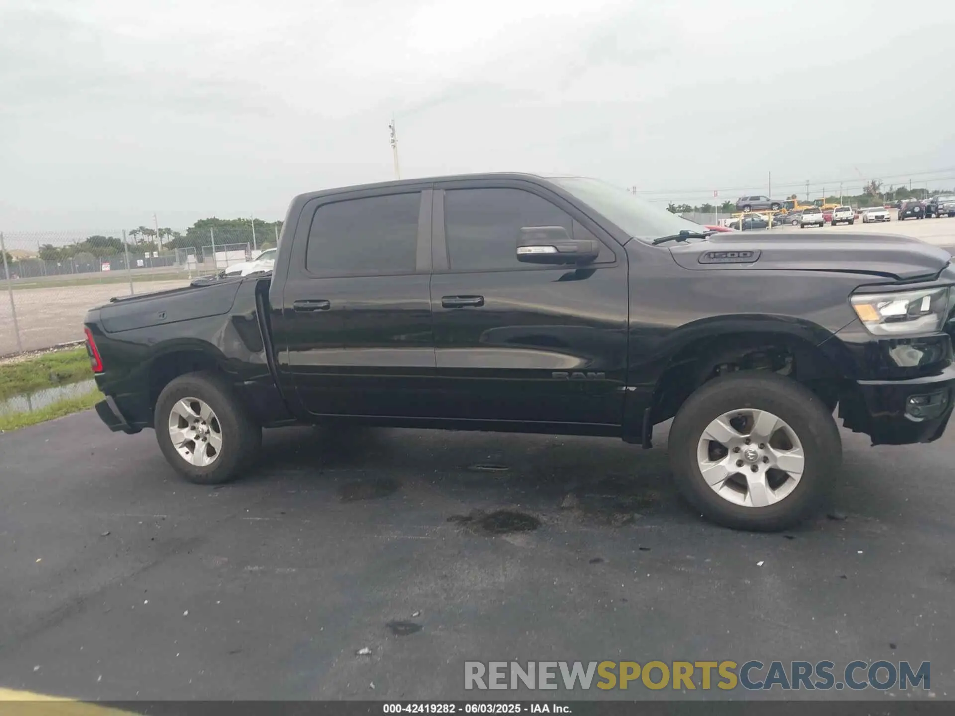 13 Photograph of a damaged car 1C6RREFT1KN888945 RAM 1500 2019