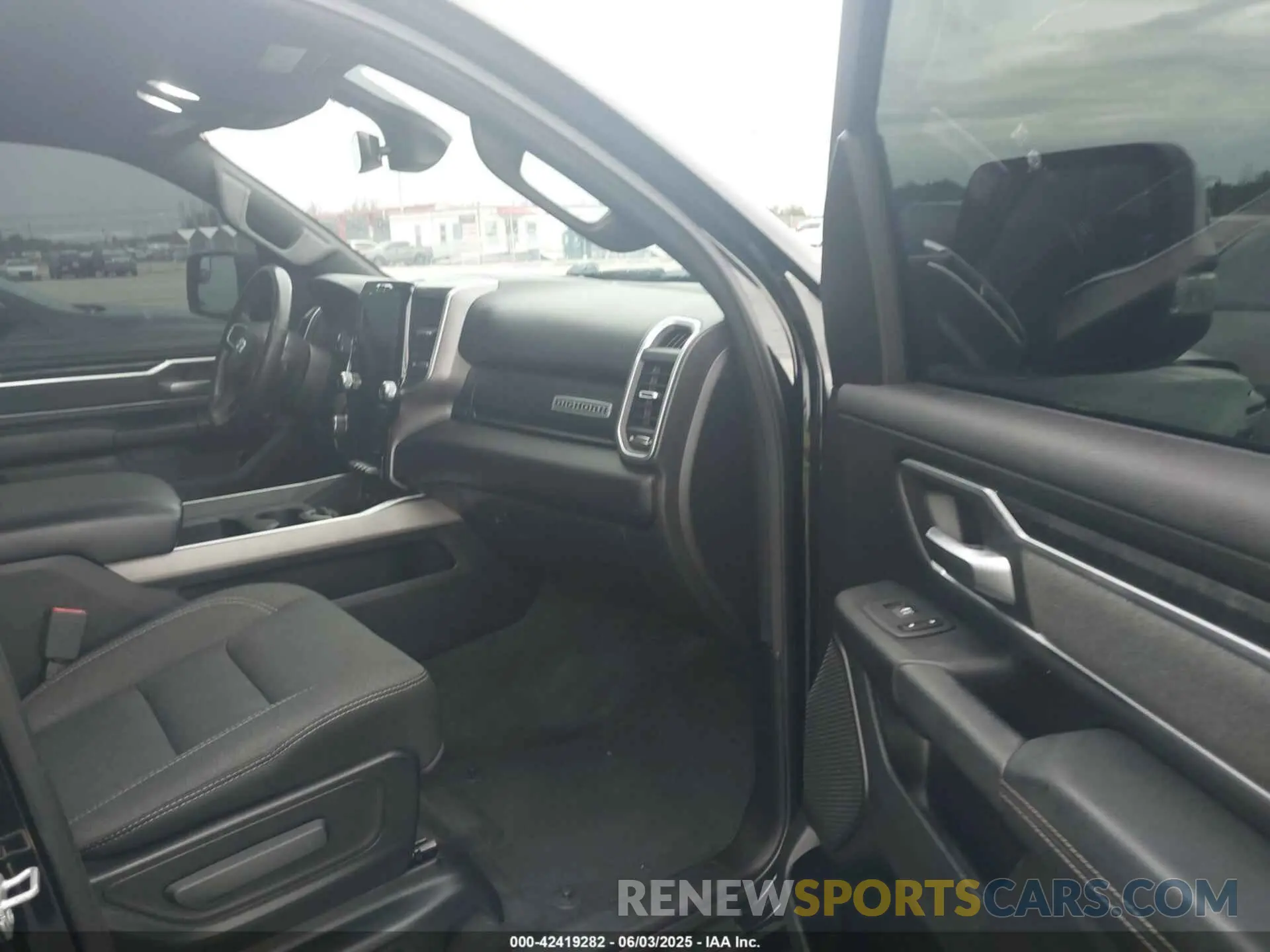 5 Photograph of a damaged car 1C6RREFT1KN888945 RAM 1500 2019