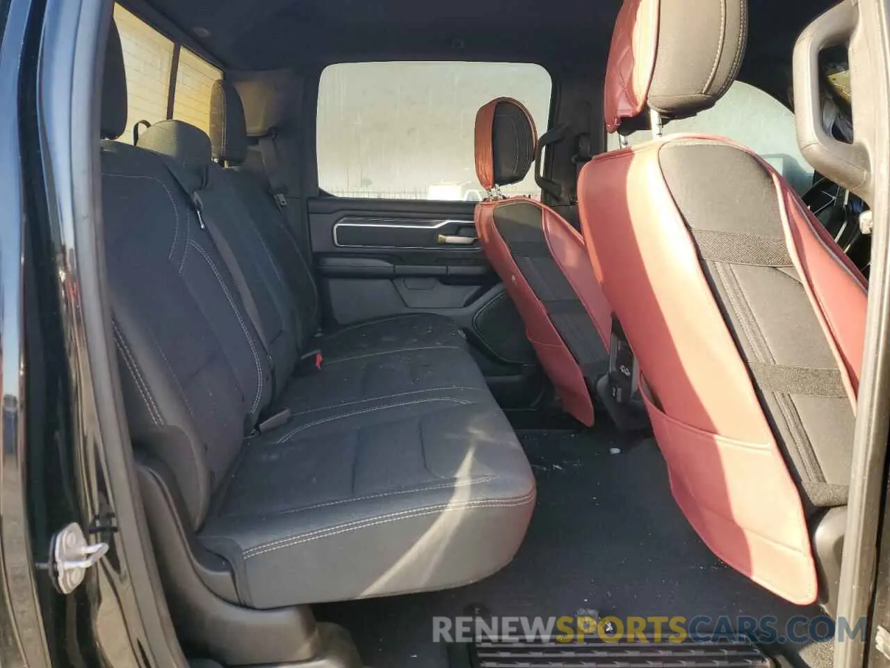 10 Photograph of a damaged car 1C6RREFT2KN616811 RAM 1500 2019