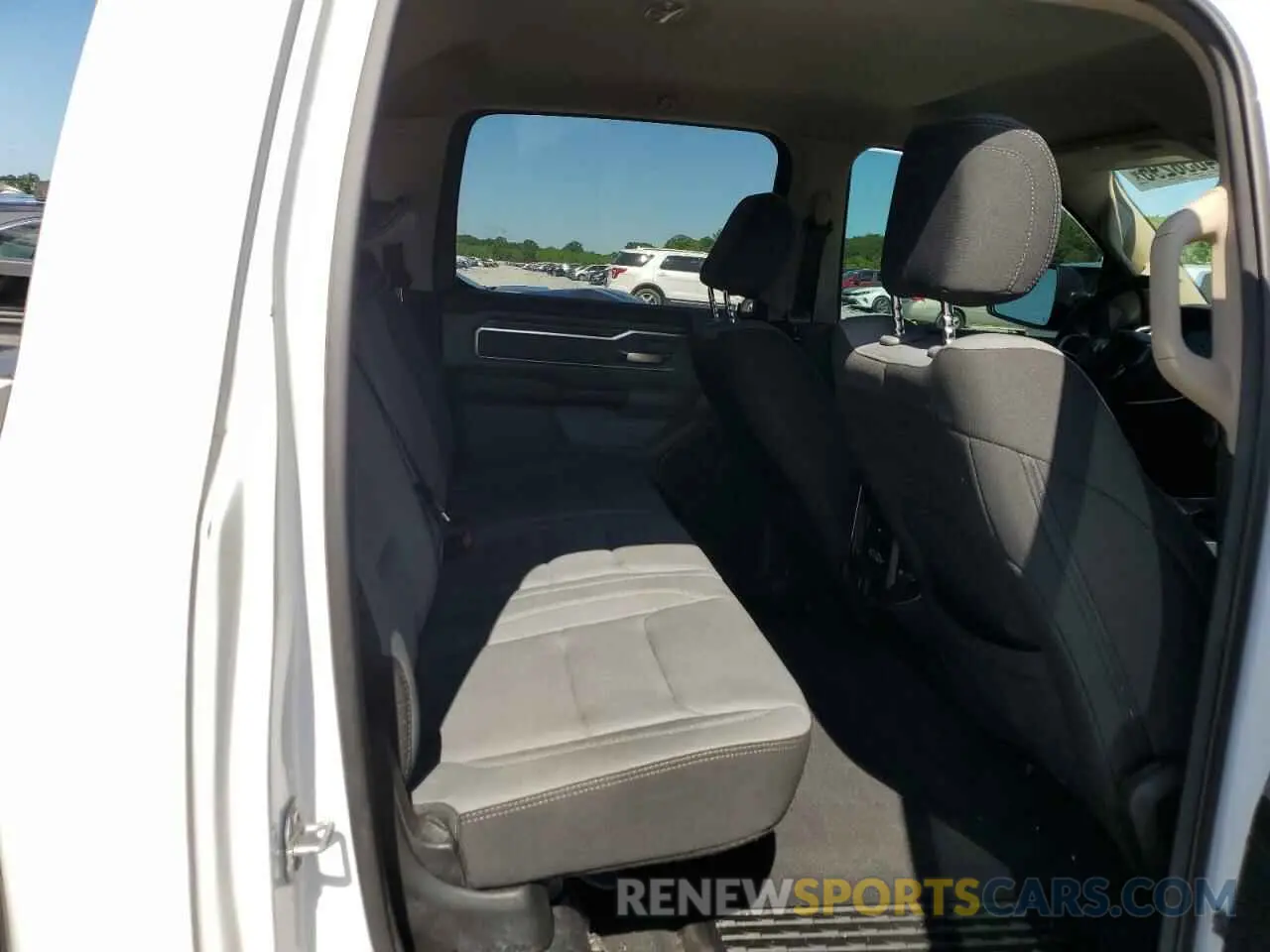 10 Photograph of a damaged car 1C6RREFT2KN770449 RAM 1500 2019