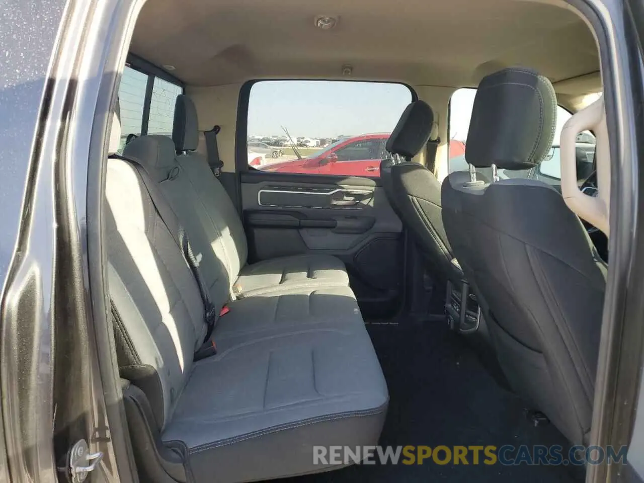 10 Photograph of a damaged car 1C6RREFT2KN798512 RAM 1500 2019