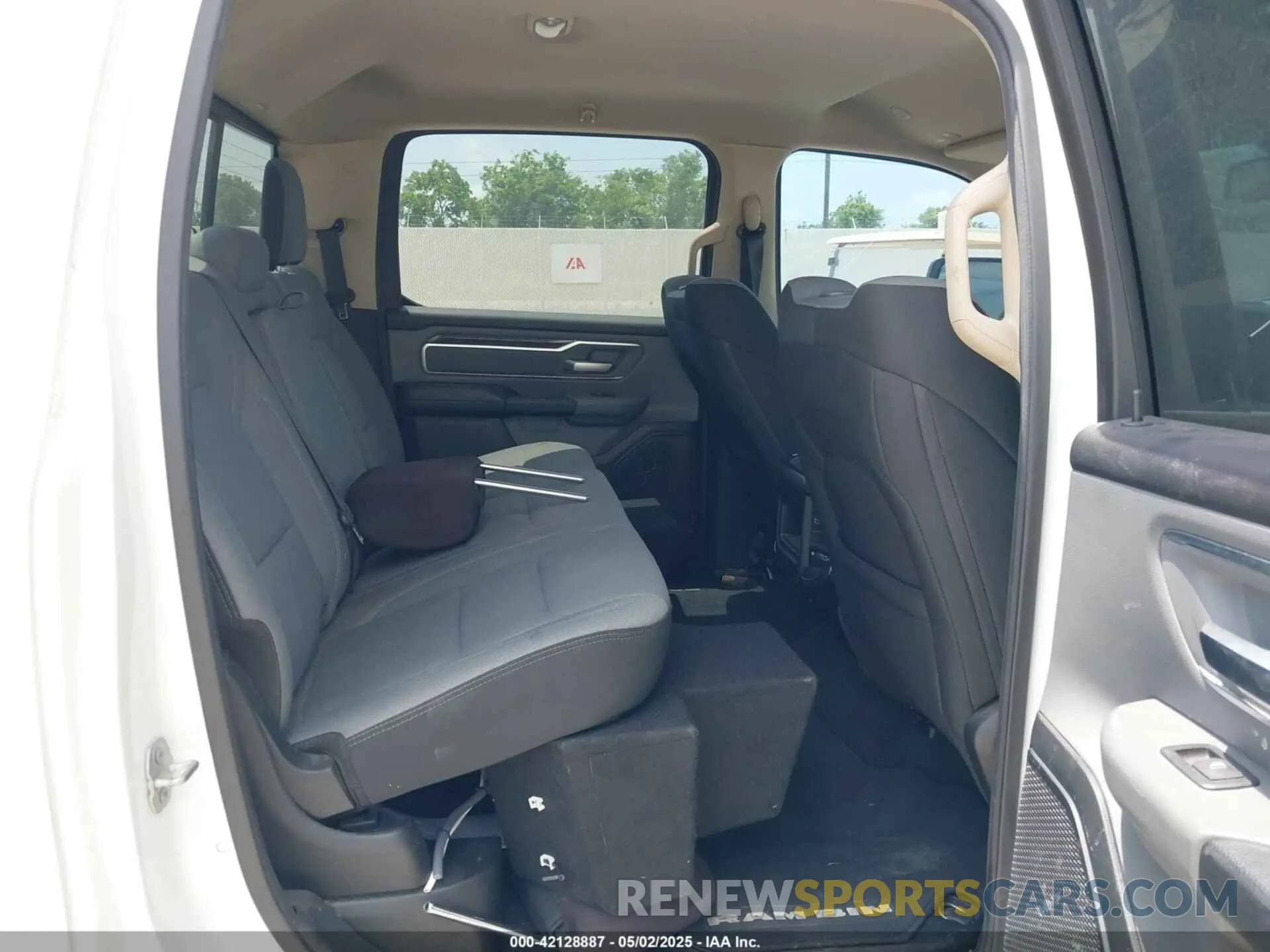 8 Photograph of a damaged car 1C6RREFT3KN581499 RAM 1500 2019