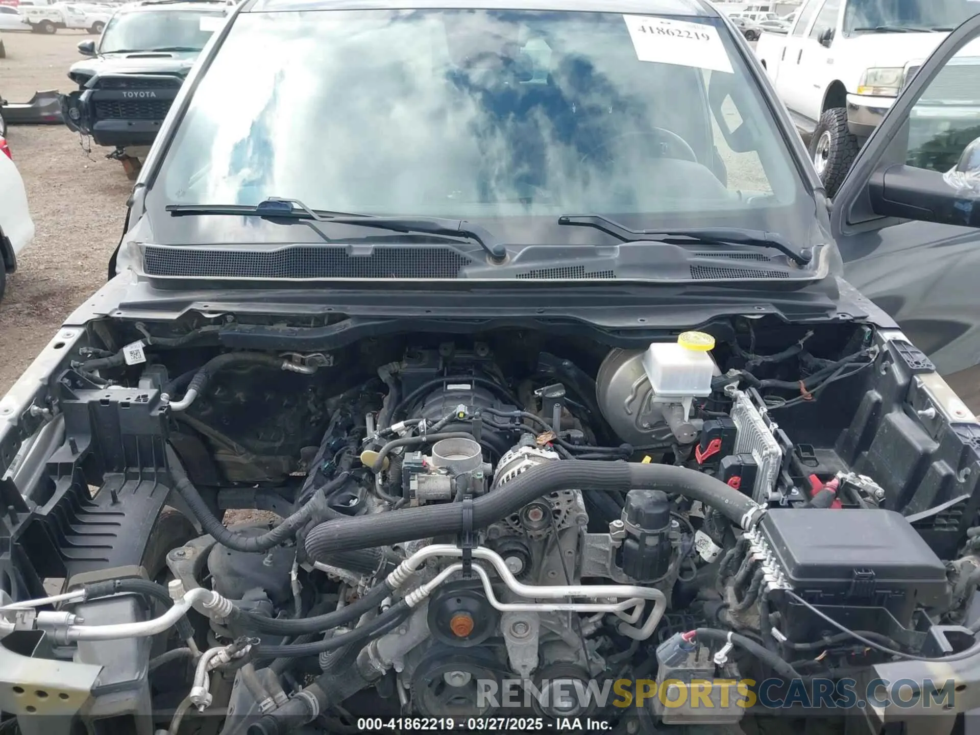 10 Photograph of a damaged car 1C6RREFT3KN601556 RAM 1500 2019