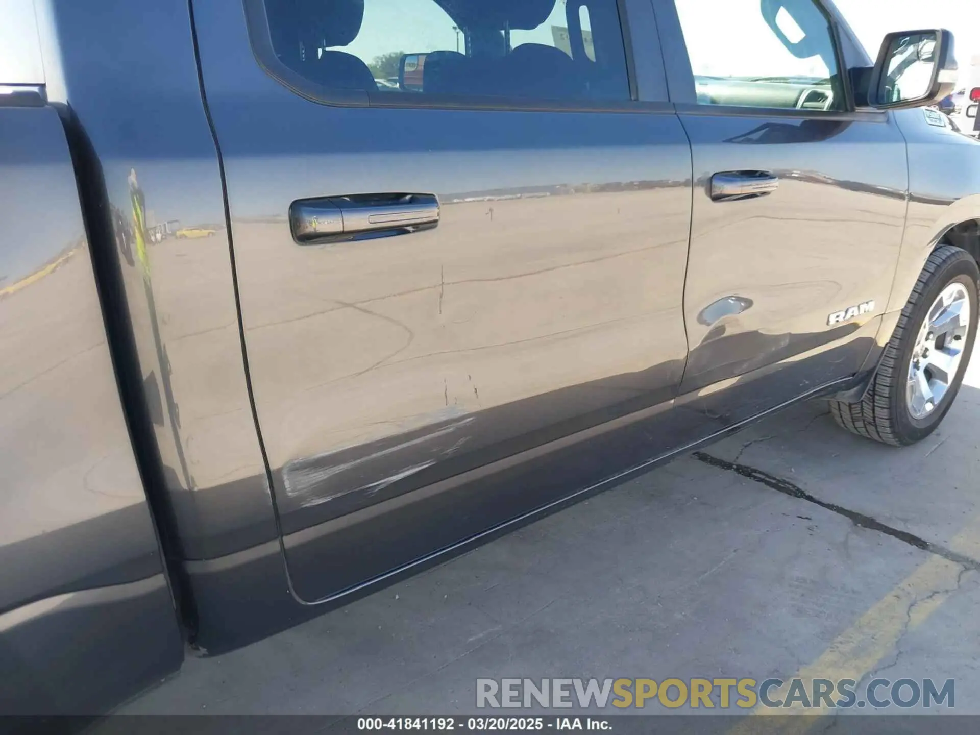 18 Photograph of a damaged car 1C6RREFT4KN679795 RAM 1500 2019