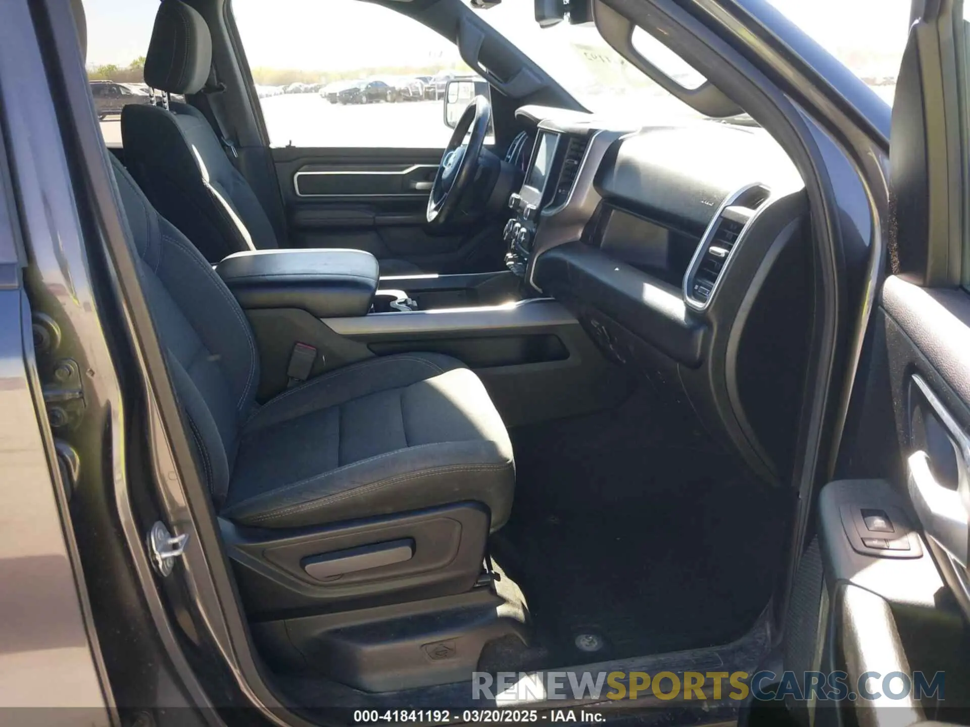 5 Photograph of a damaged car 1C6RREFT4KN679795 RAM 1500 2019