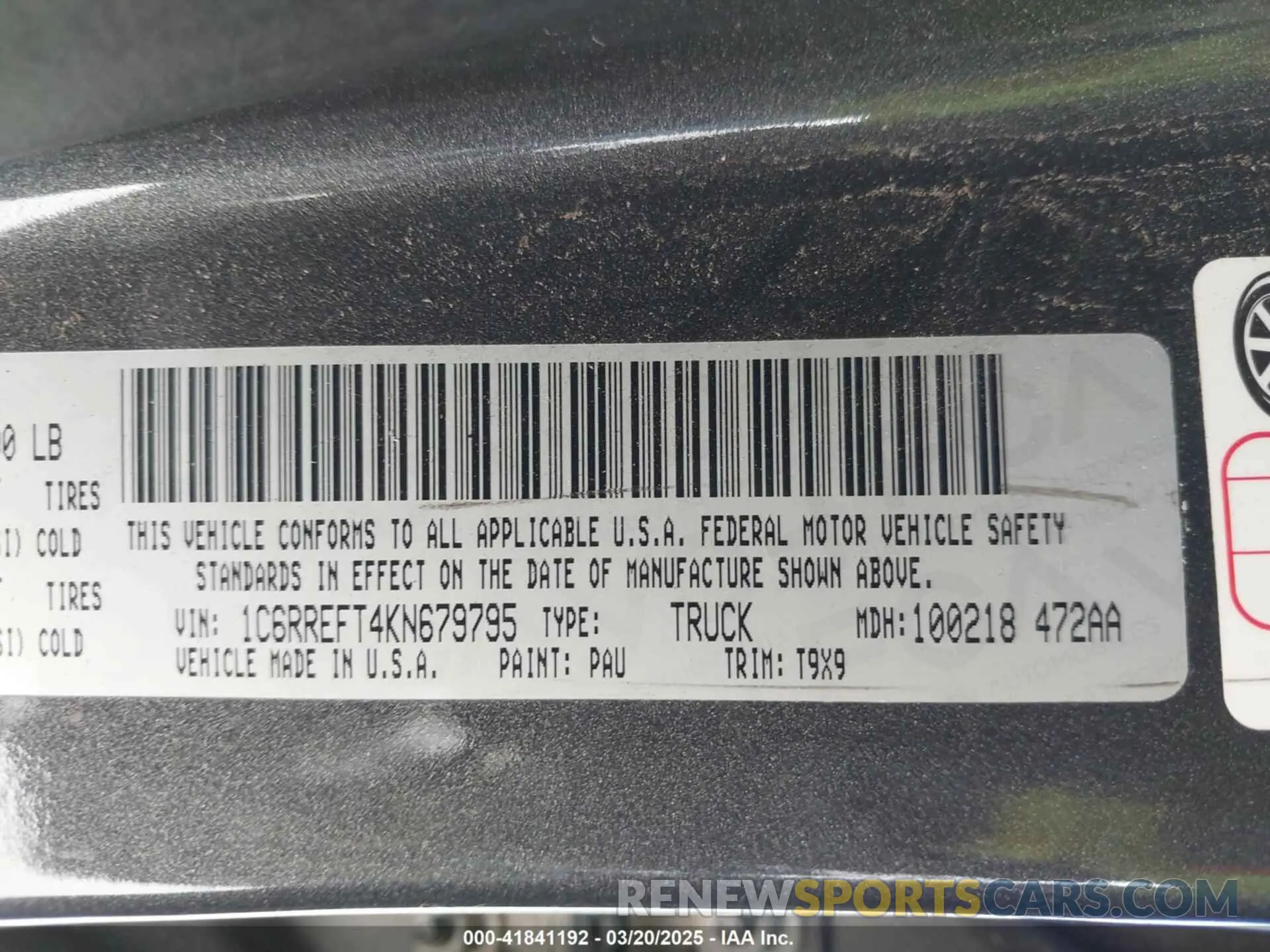 9 Photograph of a damaged car 1C6RREFT4KN679795 RAM 1500 2019