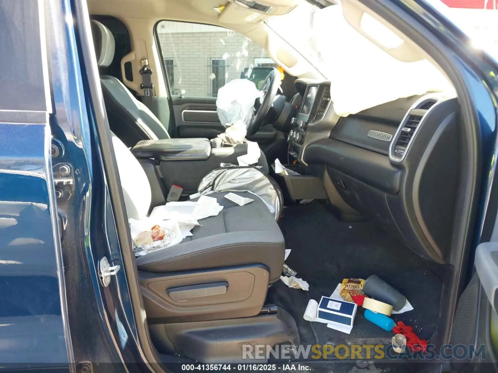 5 Photograph of a damaged car 1C6RREFT4KN769061 RAM 1500 2019