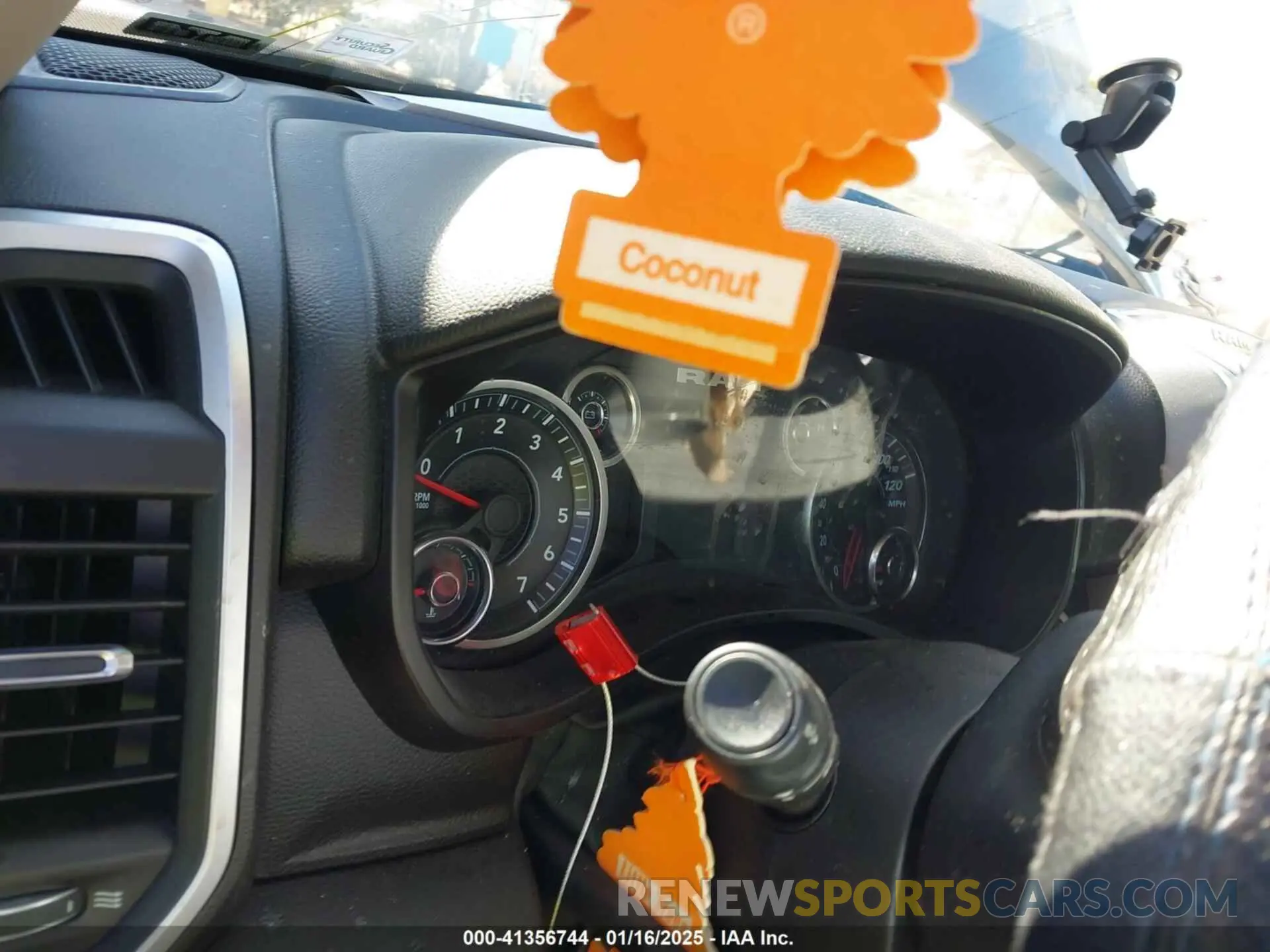7 Photograph of a damaged car 1C6RREFT4KN769061 RAM 1500 2019