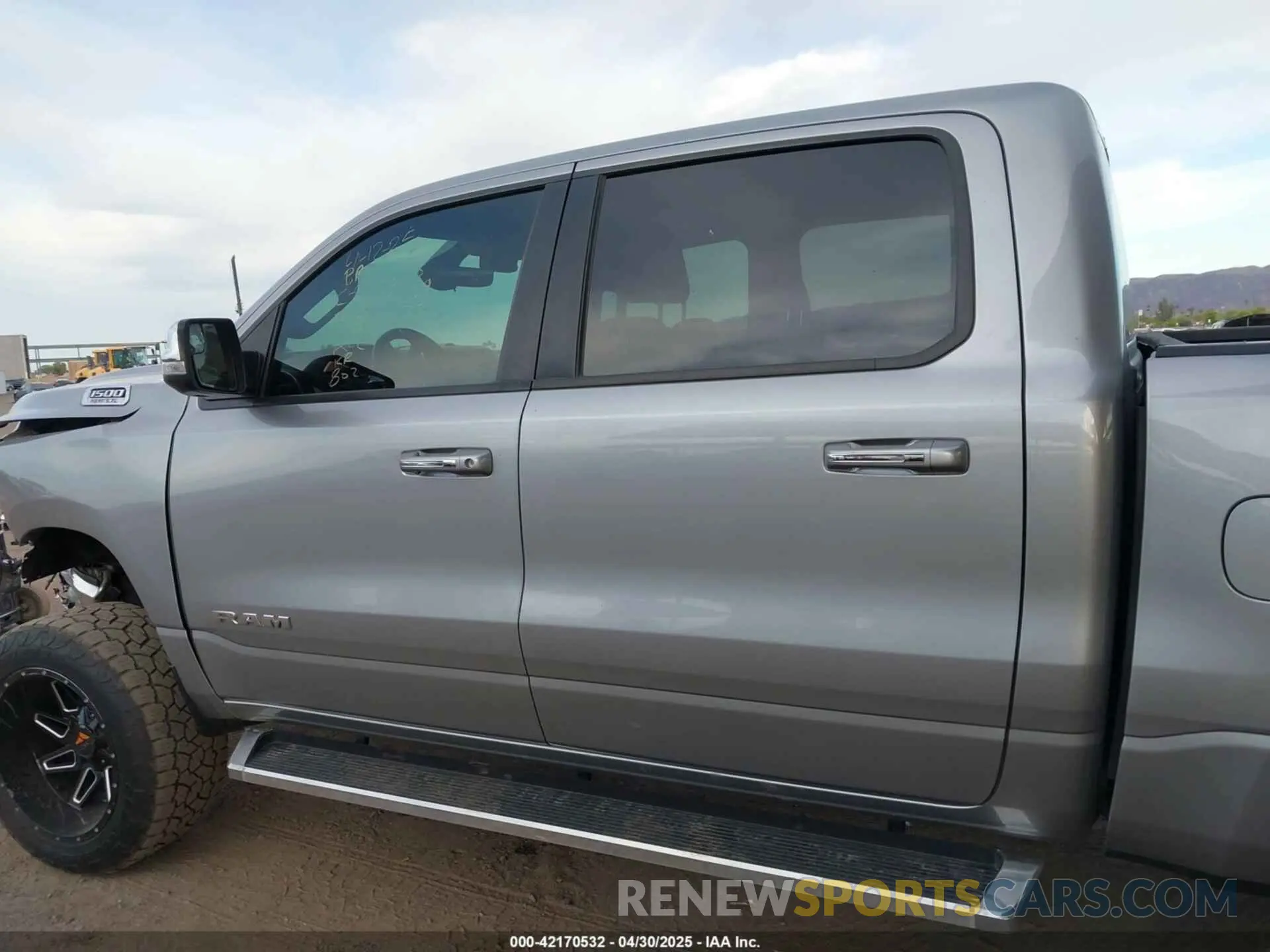 14 Photograph of a damaged car 1C6RREFT4KN828335 RAM 1500 2019